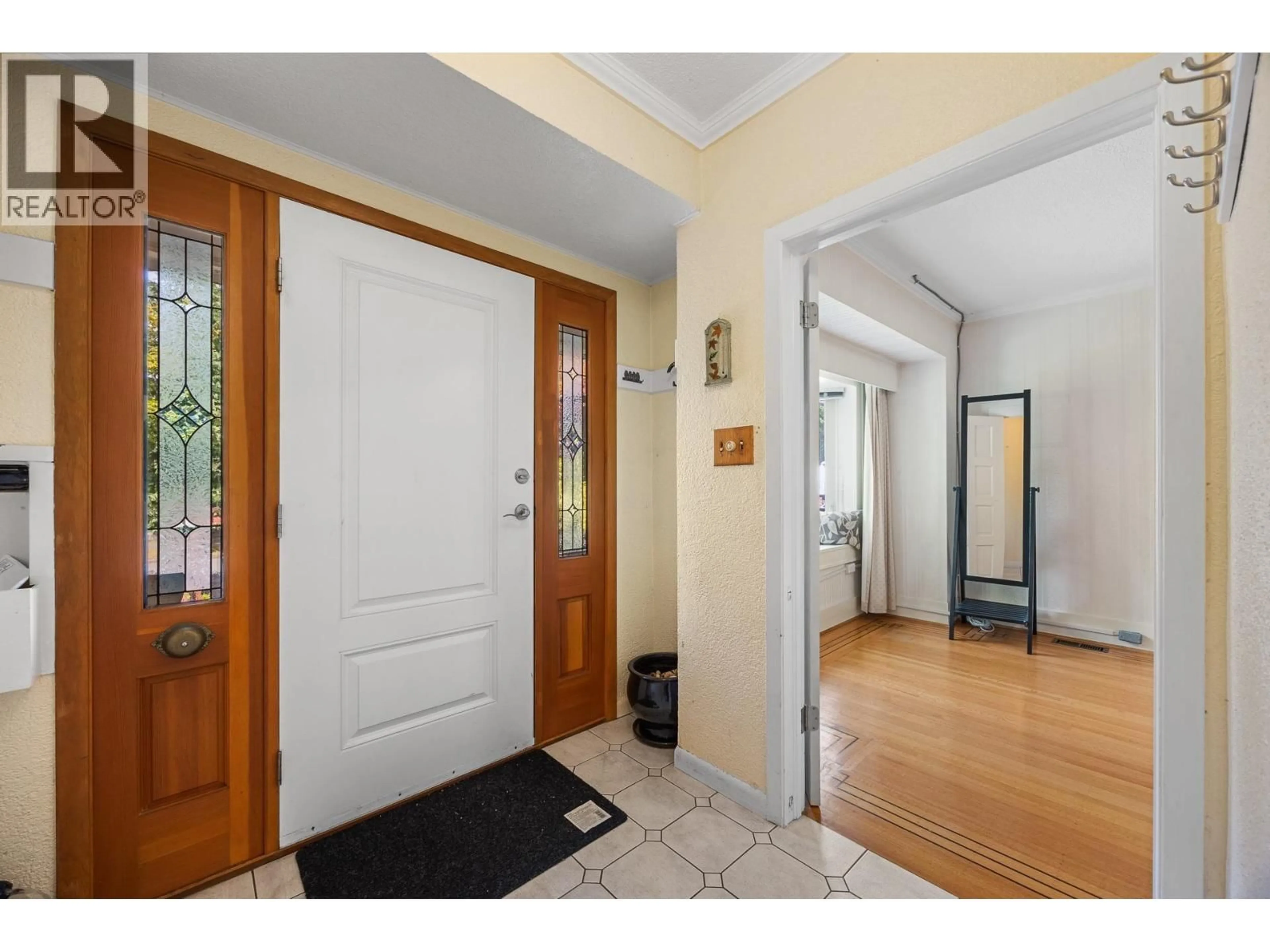 Indoor entryway for 4054 31ST AVENUE, Vancouver British Columbia V6S1Y6