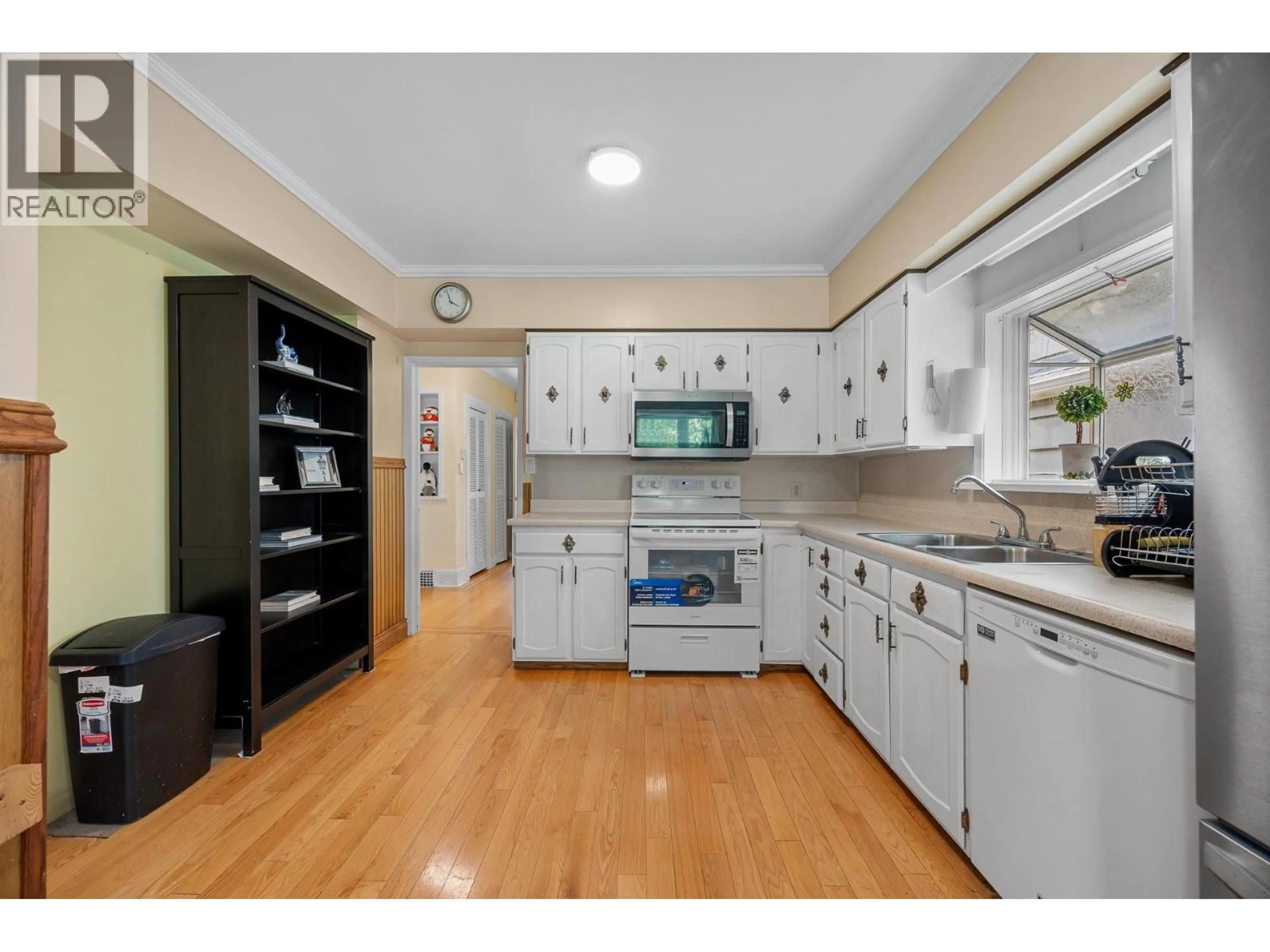 Unknown for 4054 31ST AVENUE, Vancouver British Columbia V6S1Y6