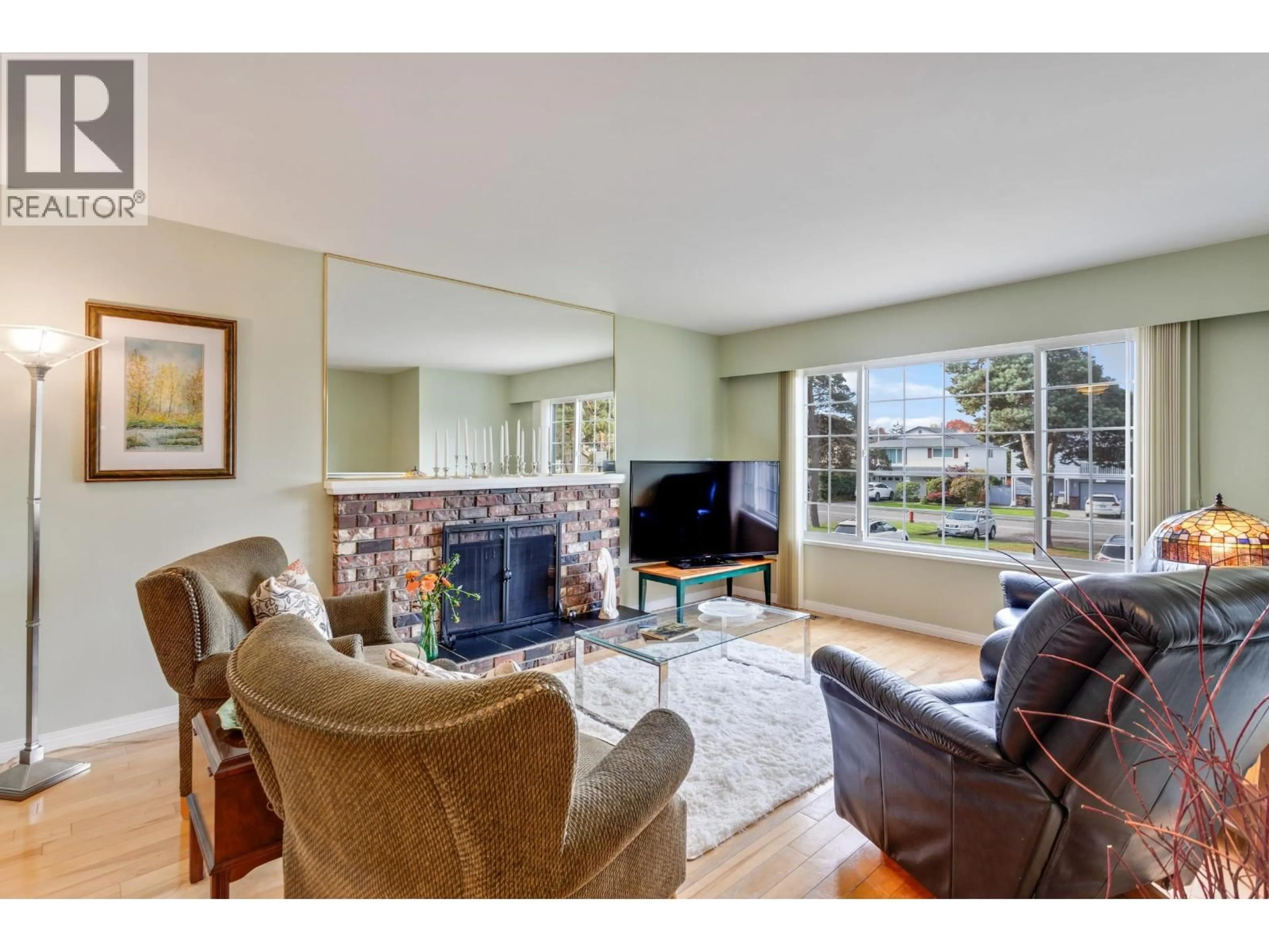 Living room with furniture, unknown for 11300 GALLEON COURT, Richmond British Columbia V7E4L3