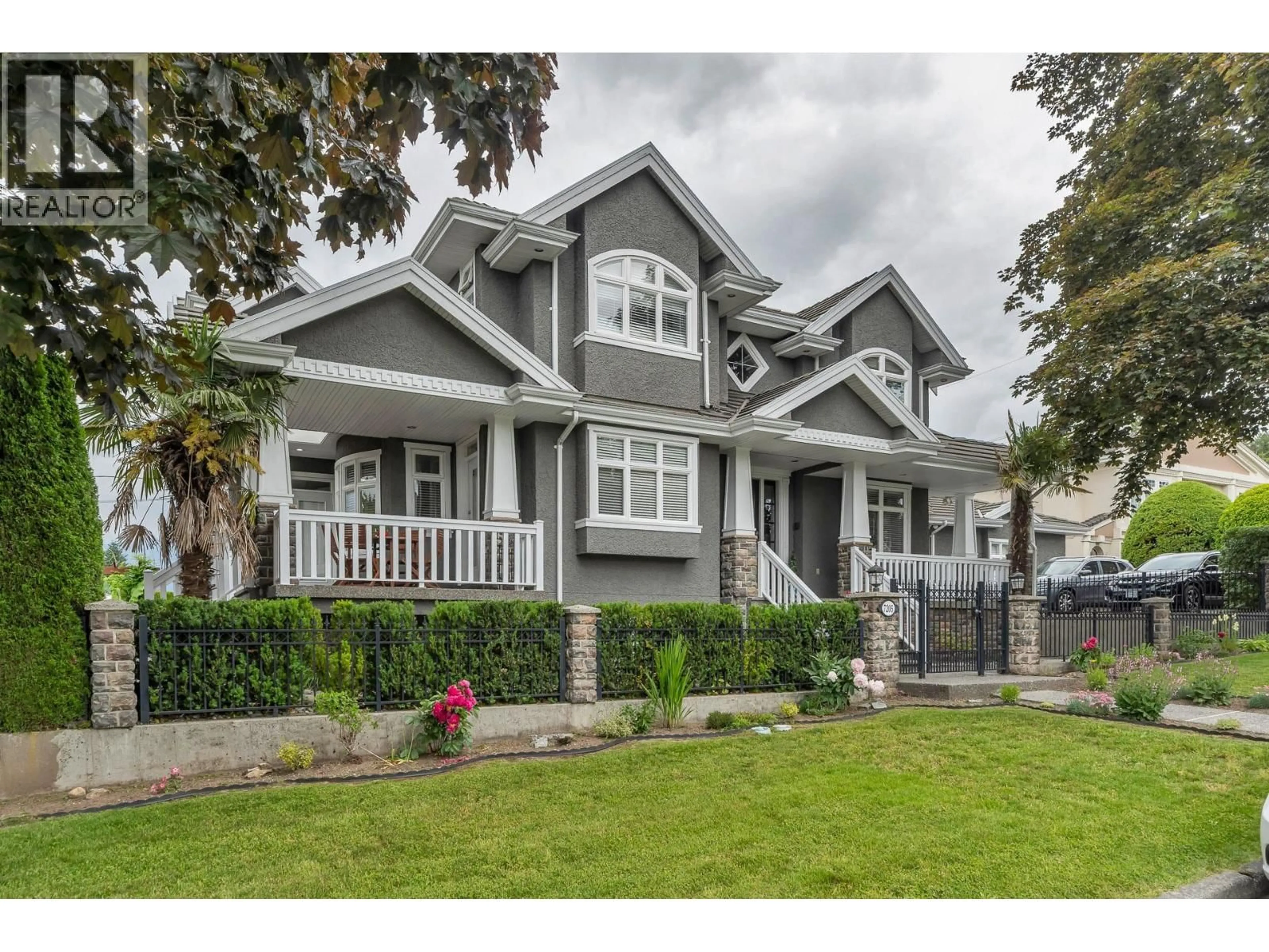 Home with vinyl exterior material, street for 7205 UNION STREET, Burnaby British Columbia V5A1J1