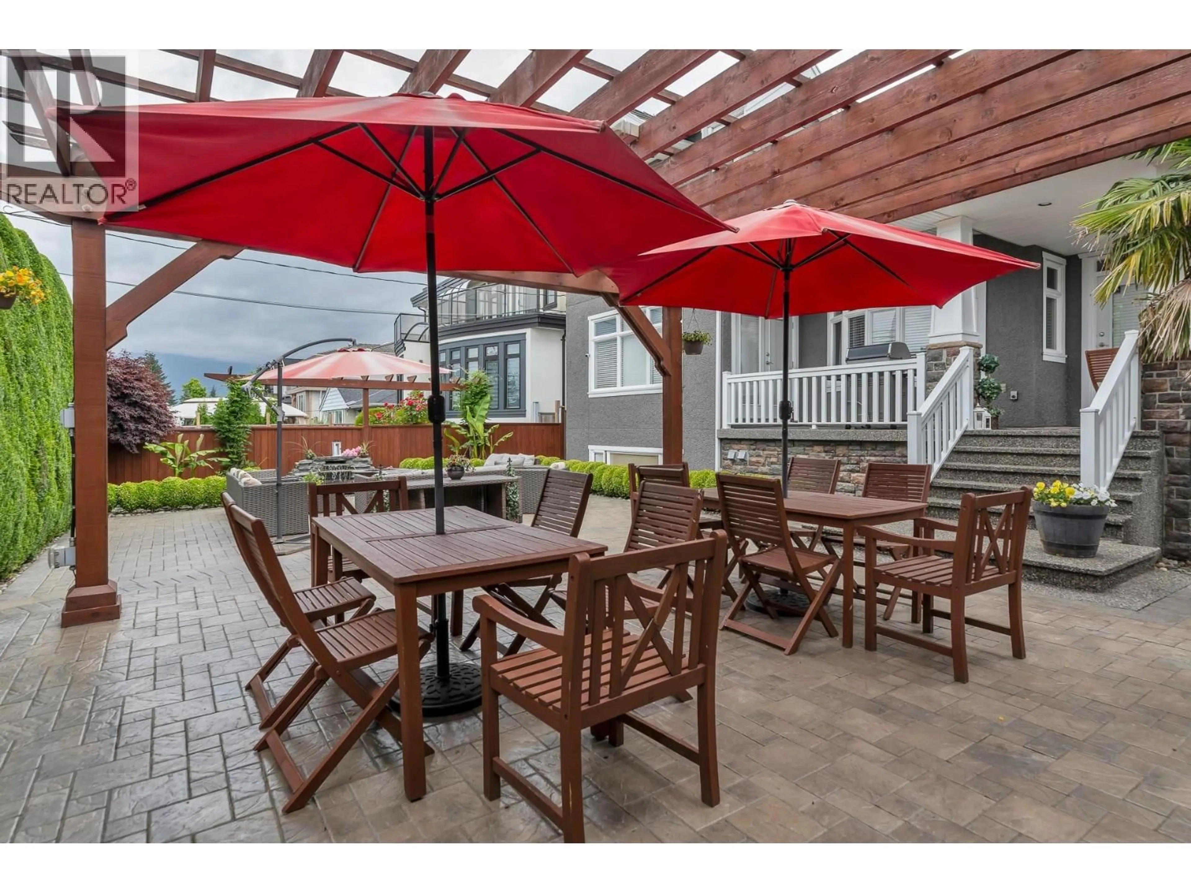 Patio, street for 7205 UNION STREET, Burnaby British Columbia V5A1J1