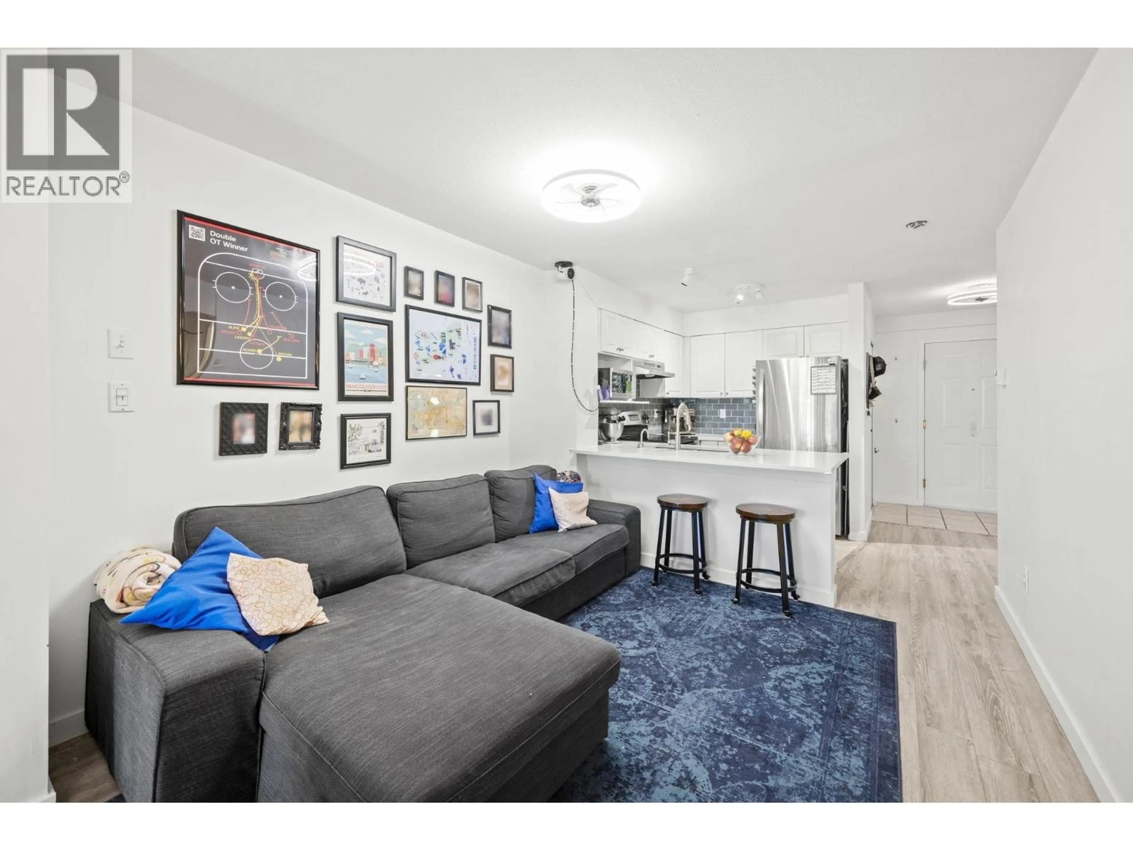 Living room with furniture, unknown for 315 - 760 KINGSWAY, Vancouver British Columbia V5V3C1