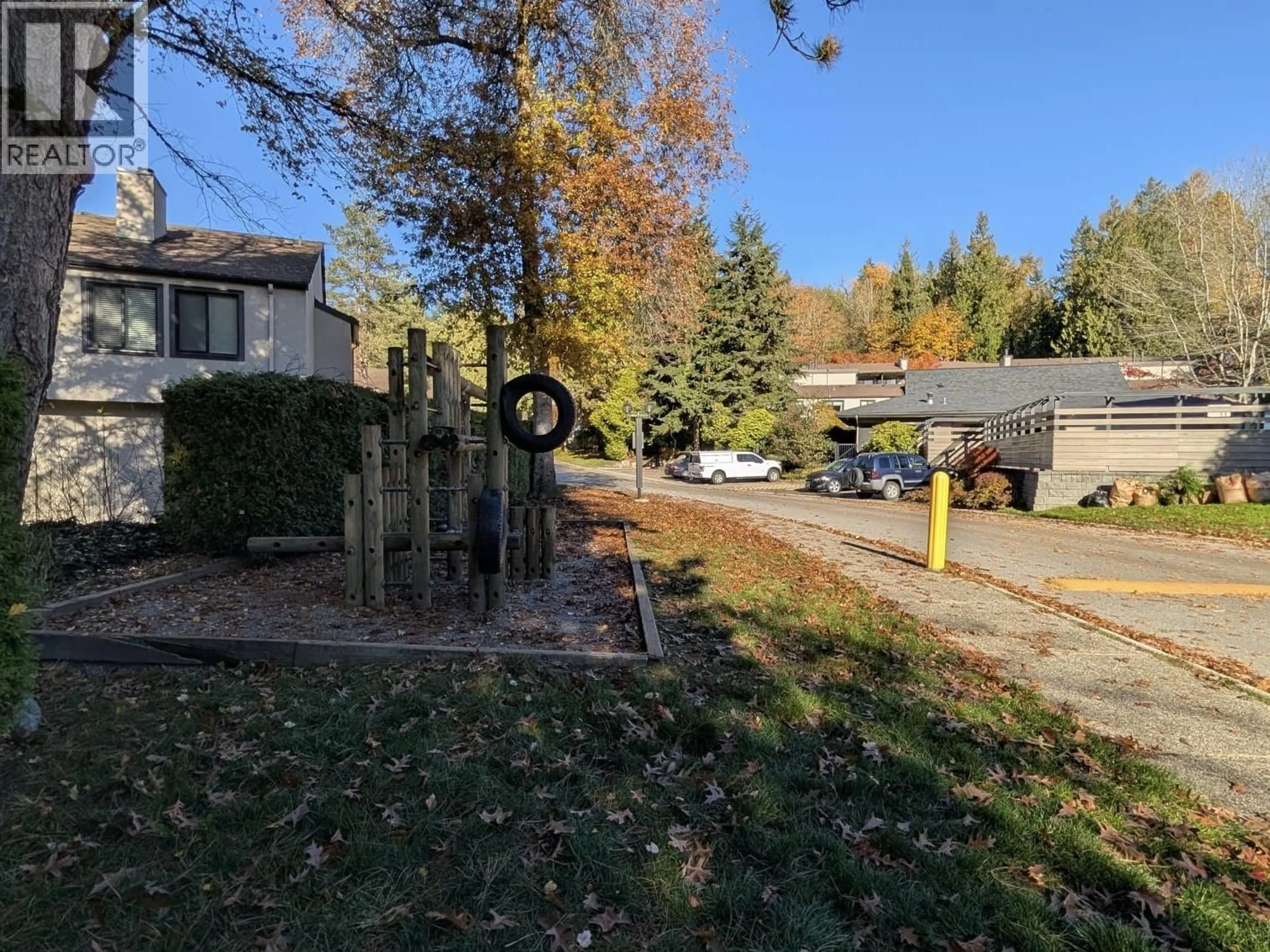 A pic from outside/outdoor area/front of a property/back of a property/a pic from drone, unknown for 8557 WOODRIDGE PLACE, Burnaby British Columbia V5A4B3
