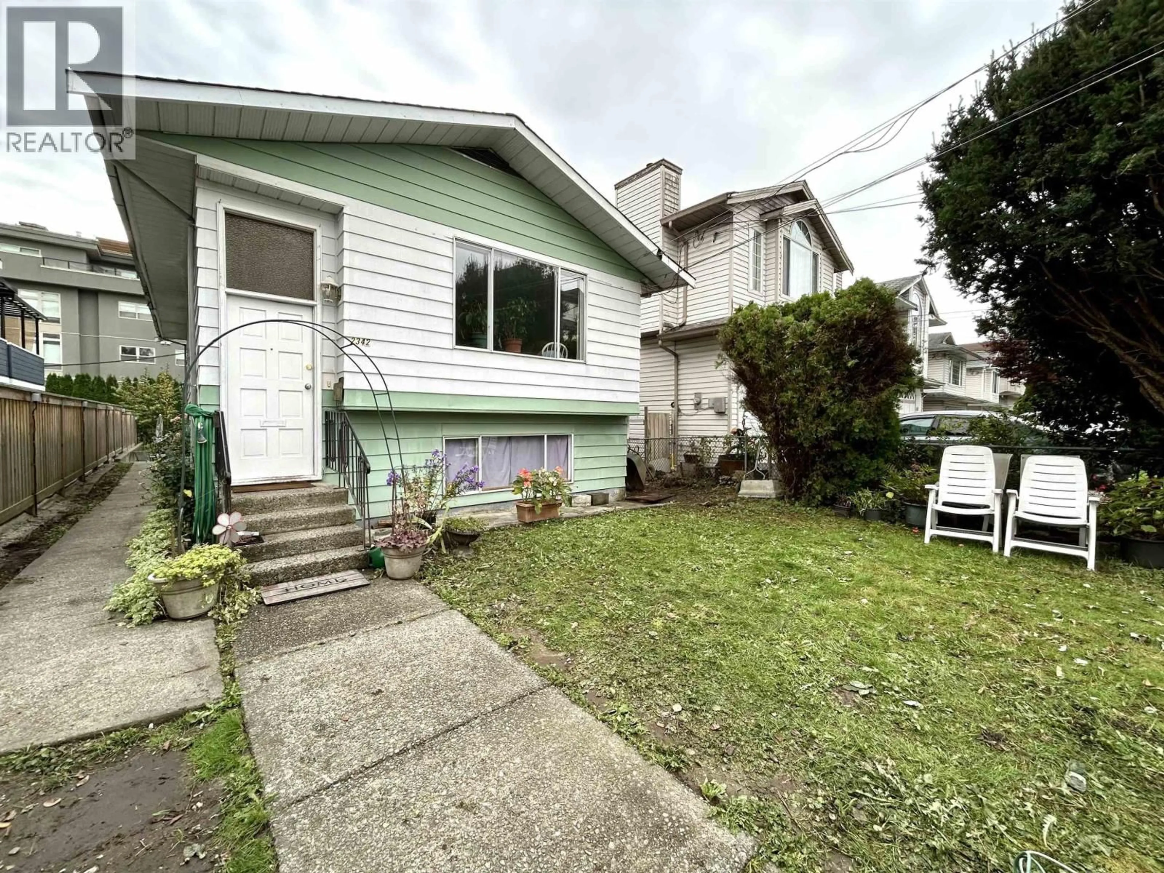 A pic from outside/outdoor area/front of a property/back of a property/a pic from drone, street for 2342 KELLY AVENUE, Port Coquitlam British Columbia V3C1Y2
