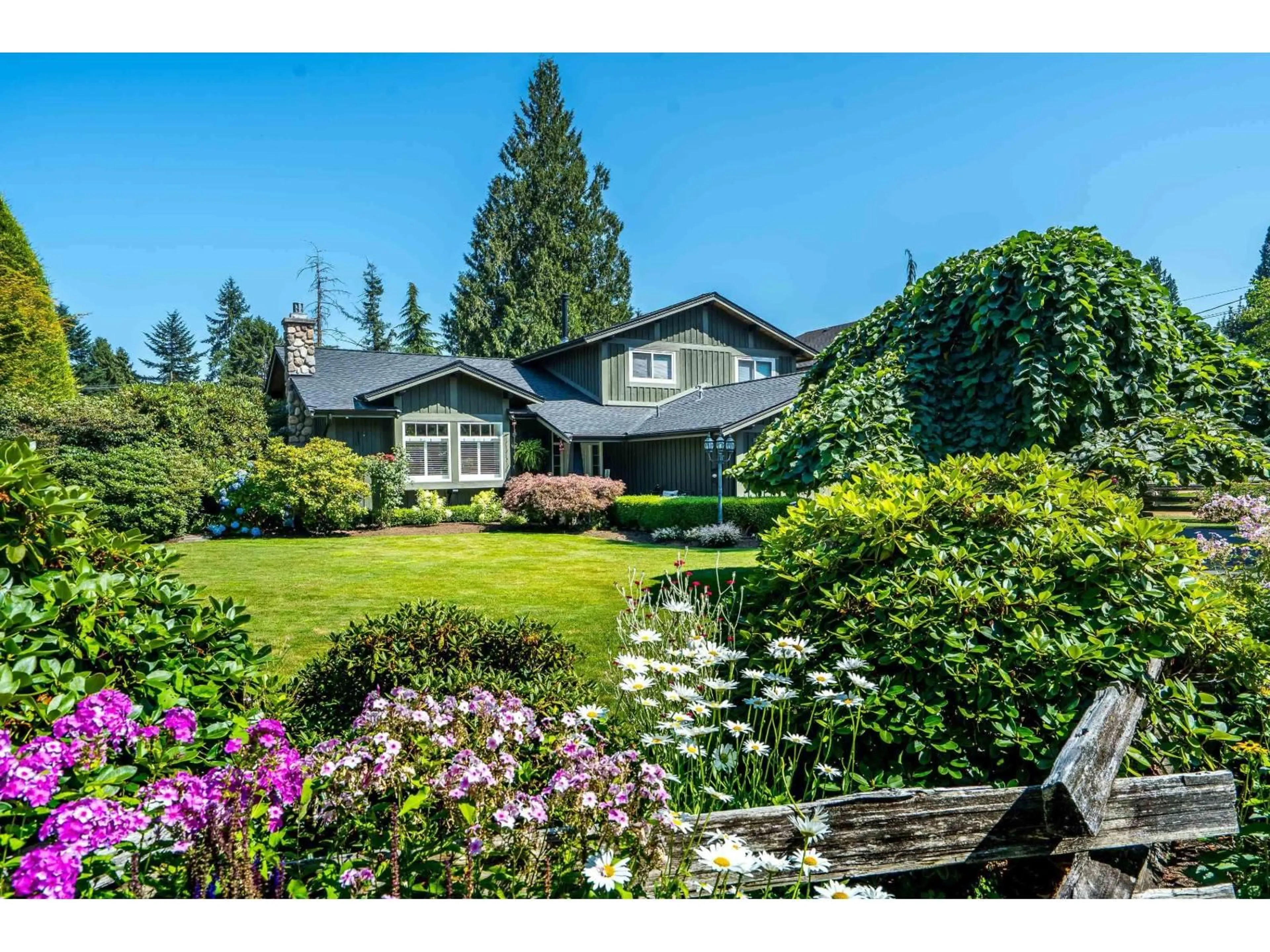 A pic from outside/outdoor area/front of a property/back of a property/a pic from drone, mountain view for 4226 199A, Langley British Columbia V3A4V6