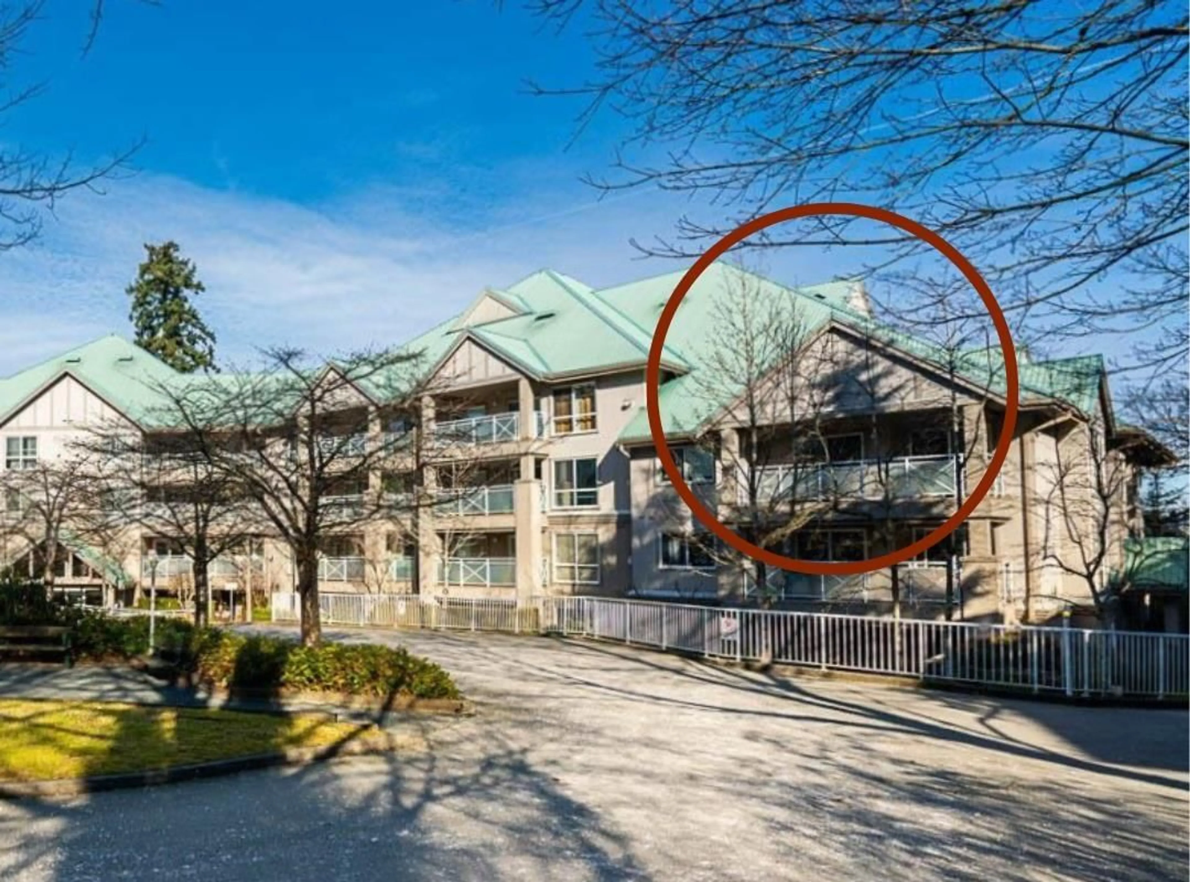 A pic from outside/outdoor area/front of a property/back of a property/a pic from drone, unknown for 316 - 15150 29A, Surrey British Columbia V4P3B1