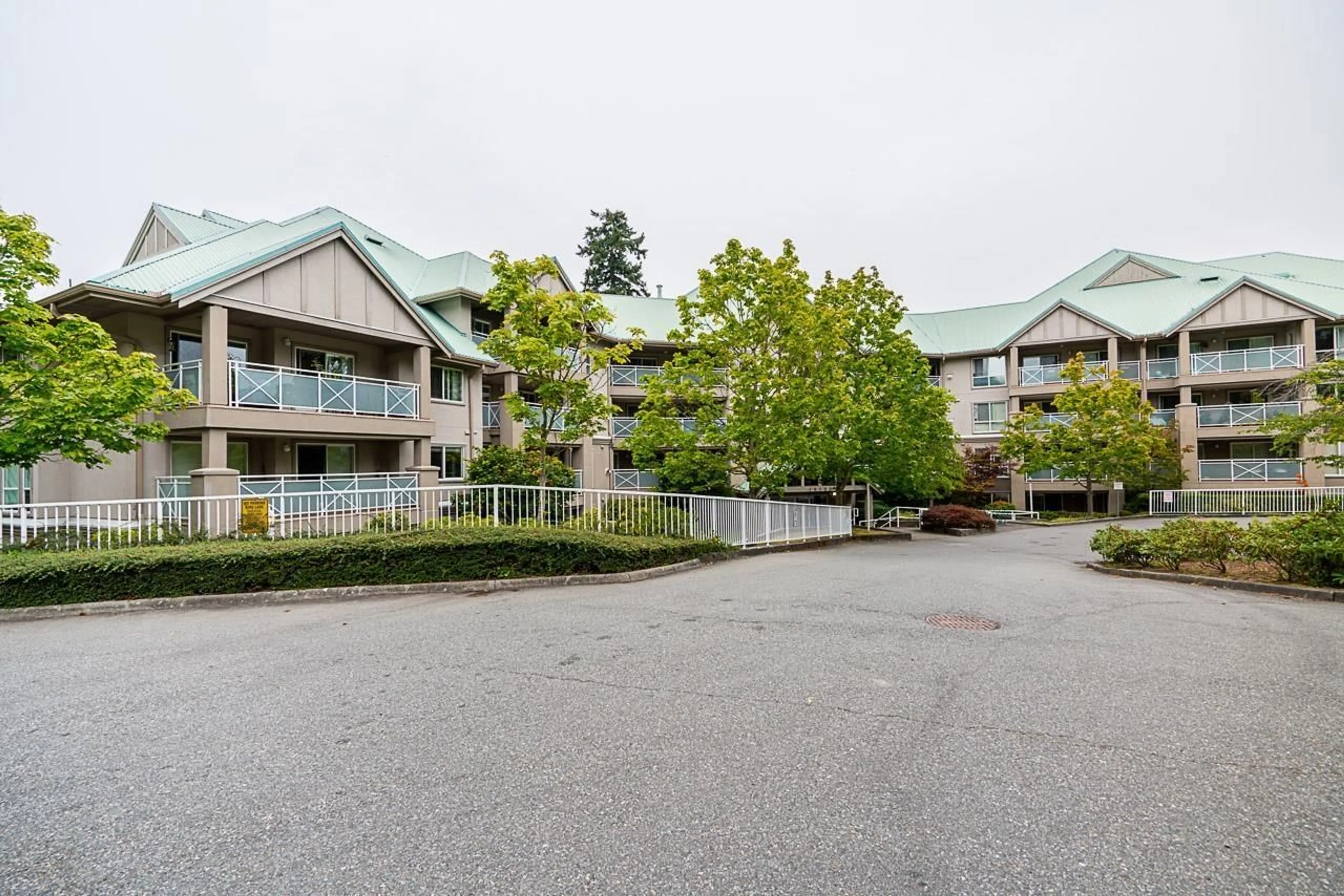 Patio, mountain view for 316 - 15150 29A, Surrey British Columbia V4P3B1