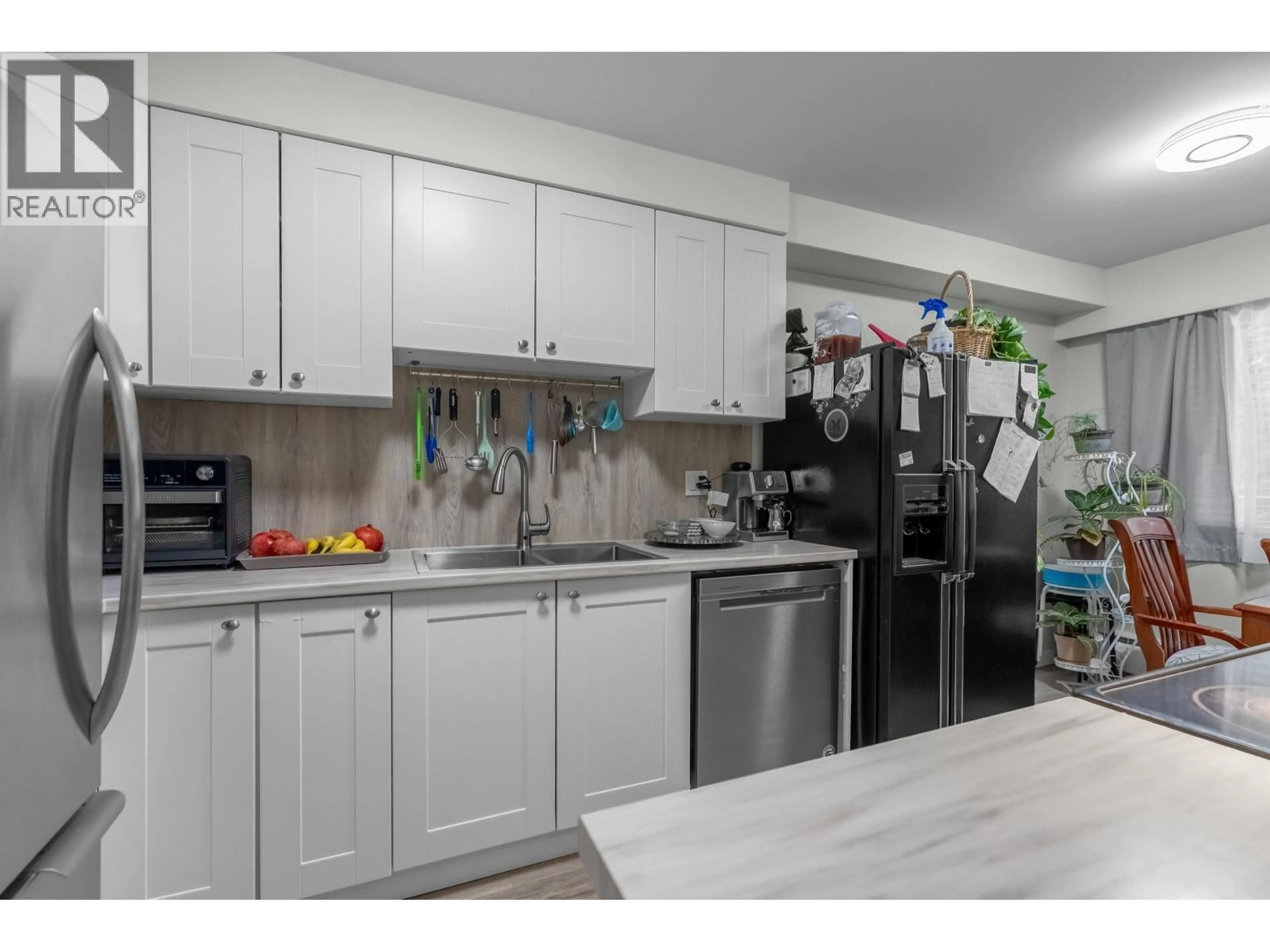 Open concept kitchen, unknown for 101 - 515 ELEVENTH STREET, New Westminster British Columbia V3M4G4