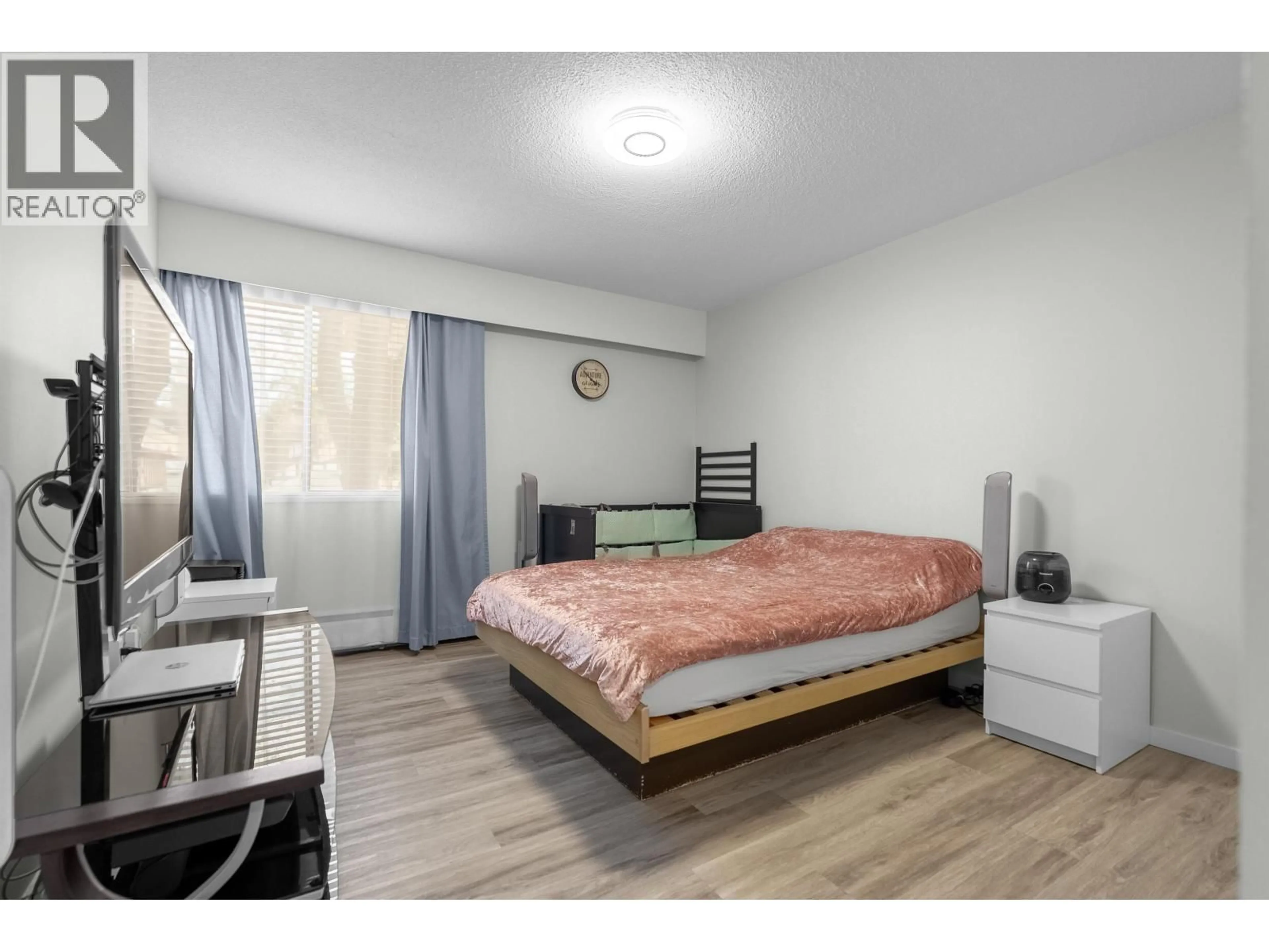 A pic of a room for 101 - 515 ELEVENTH STREET, New Westminster British Columbia V3M4G4