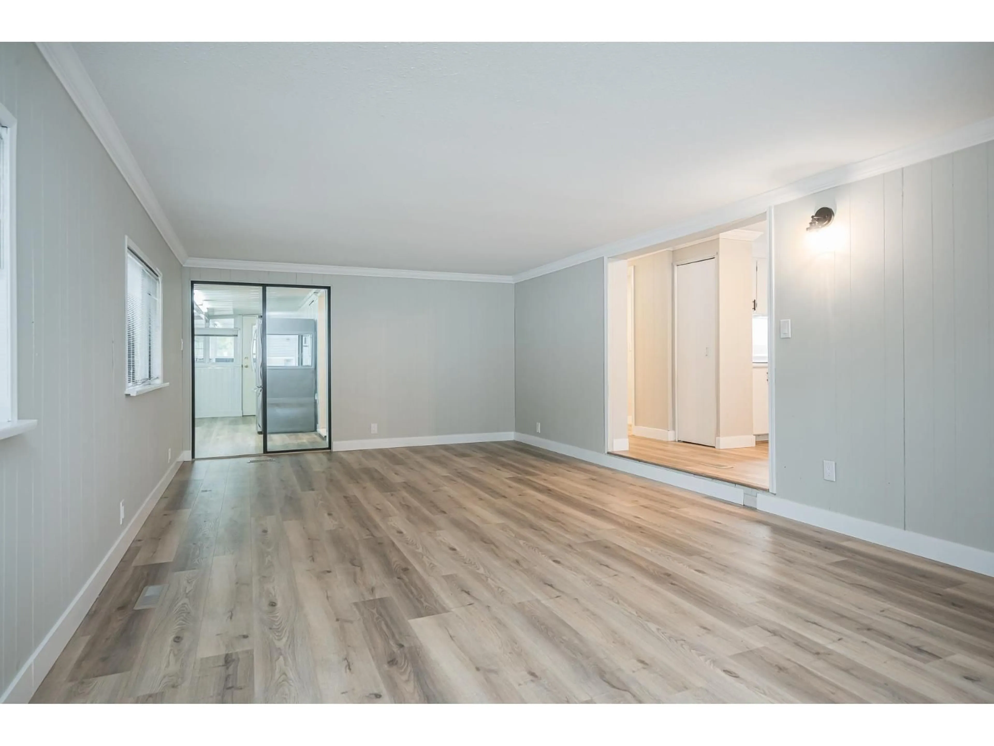 A pic of a room for 61 - 24330 FRASER, Langley British Columbia V3A4R3