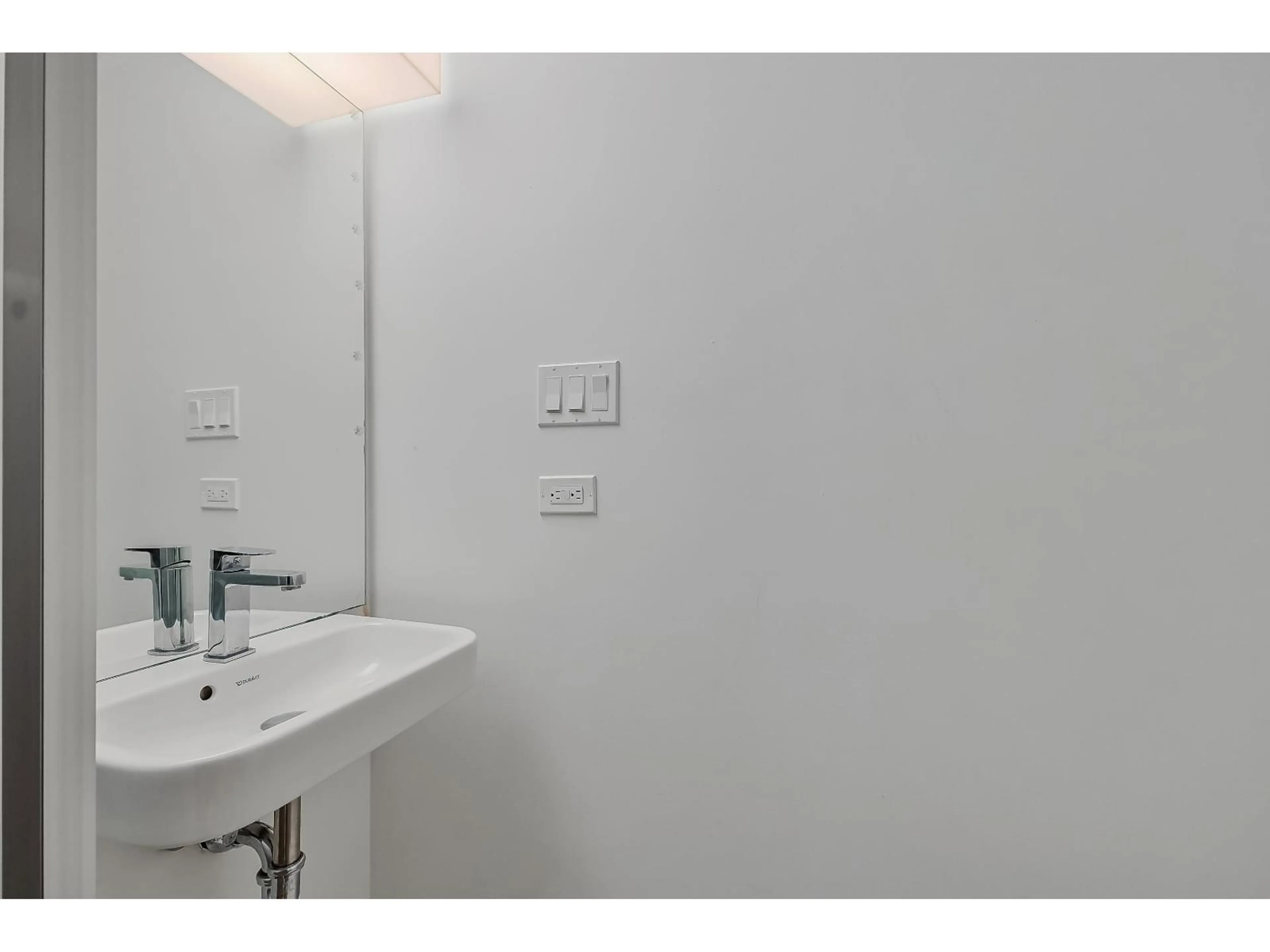 Standard bathroom, unknown for 1512 - 13438 CENTRAL AVENUE, Surrey British Columbia V3T0N2