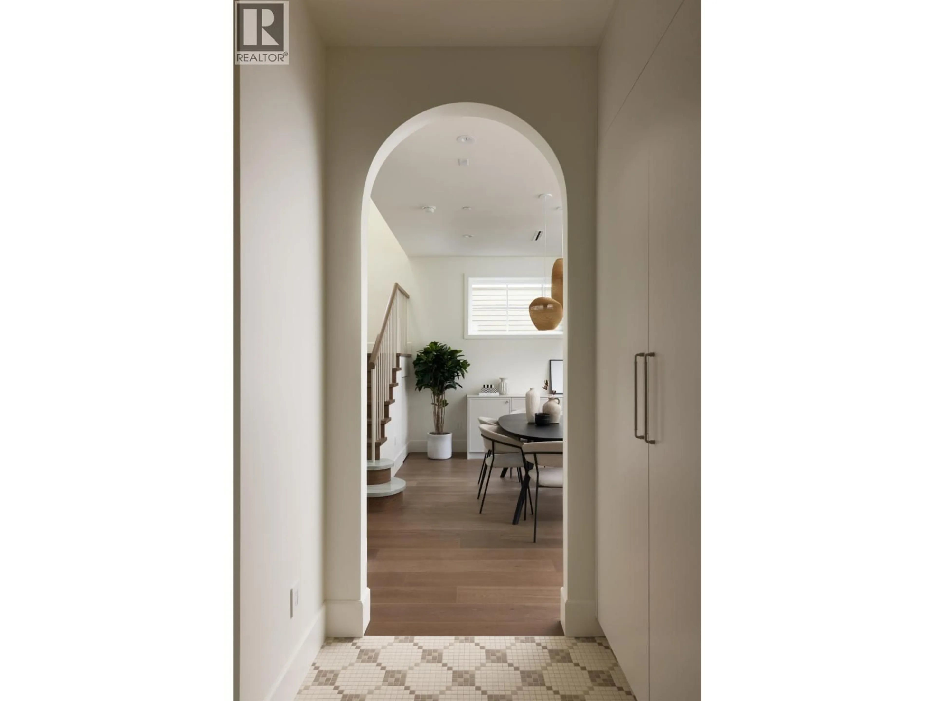 Indoor entryway for 2 - 15 20TH AVENUE, Vancouver British Columbia V5Y2C2