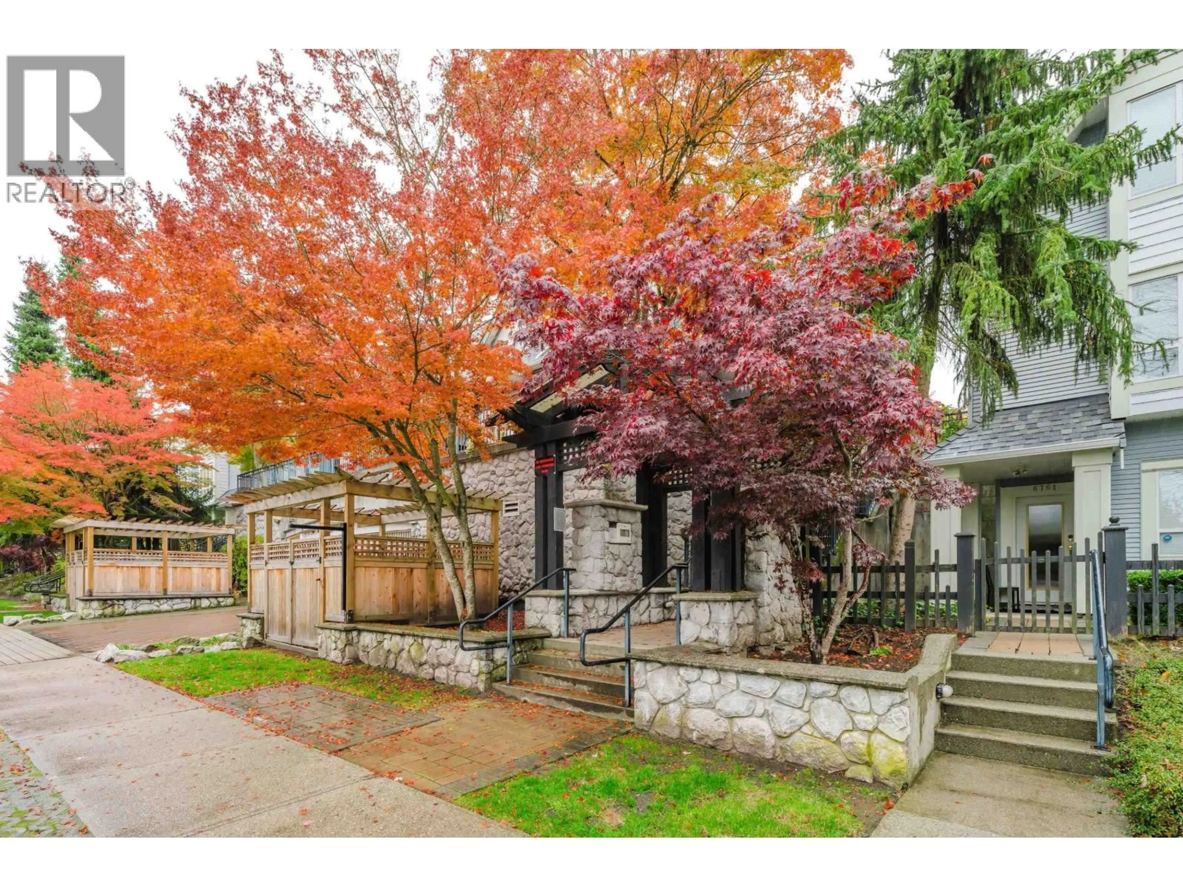 Patio, street for 7431 MAGNOLIA TERRACE, Burnaby British Columbia V5E4K8