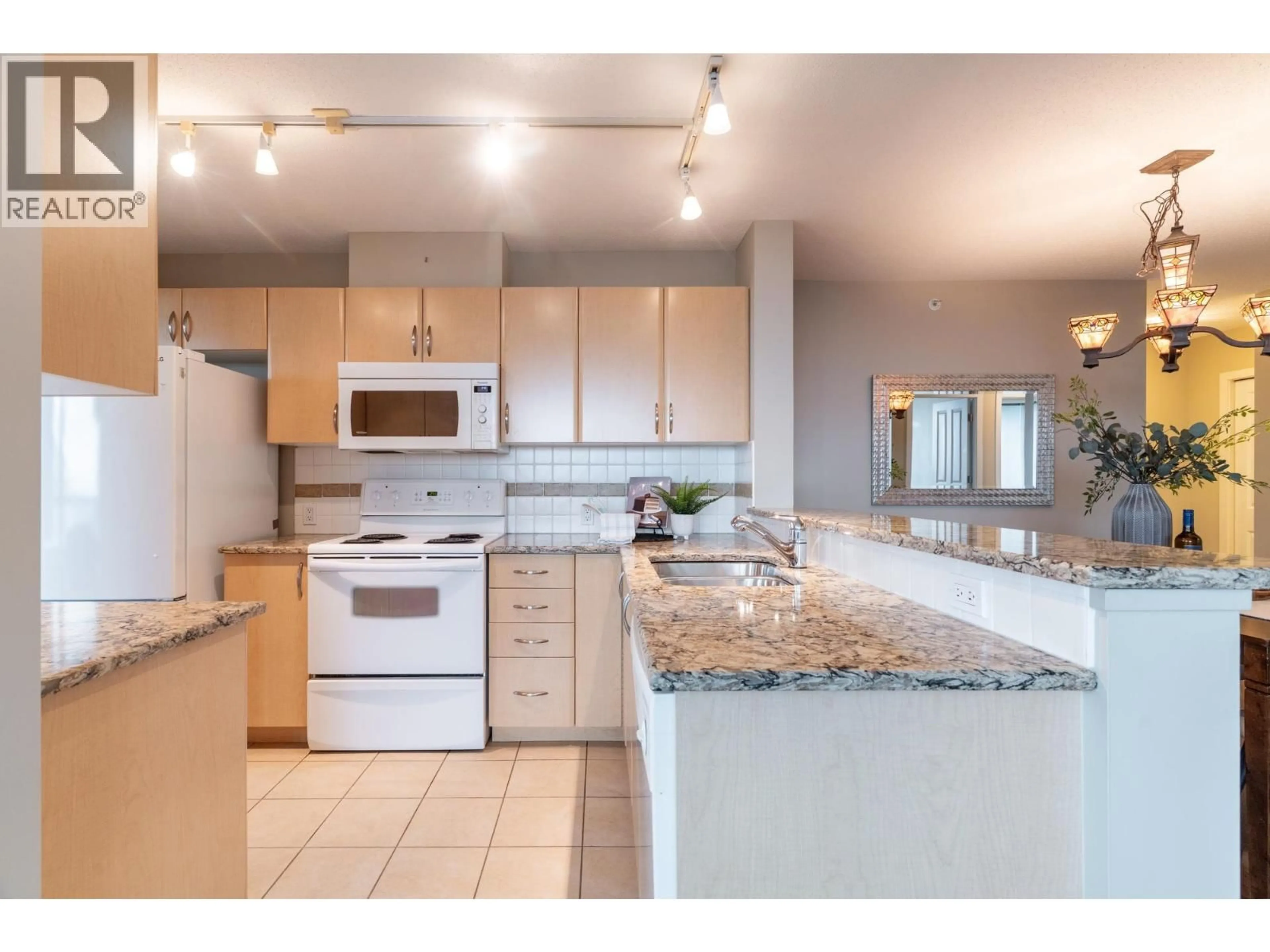 Open concept kitchen, ceramic/tile floor for 1704 - 6659 SOUTHOAKS CRESCENT, Burnaby British Columbia V5E4M9