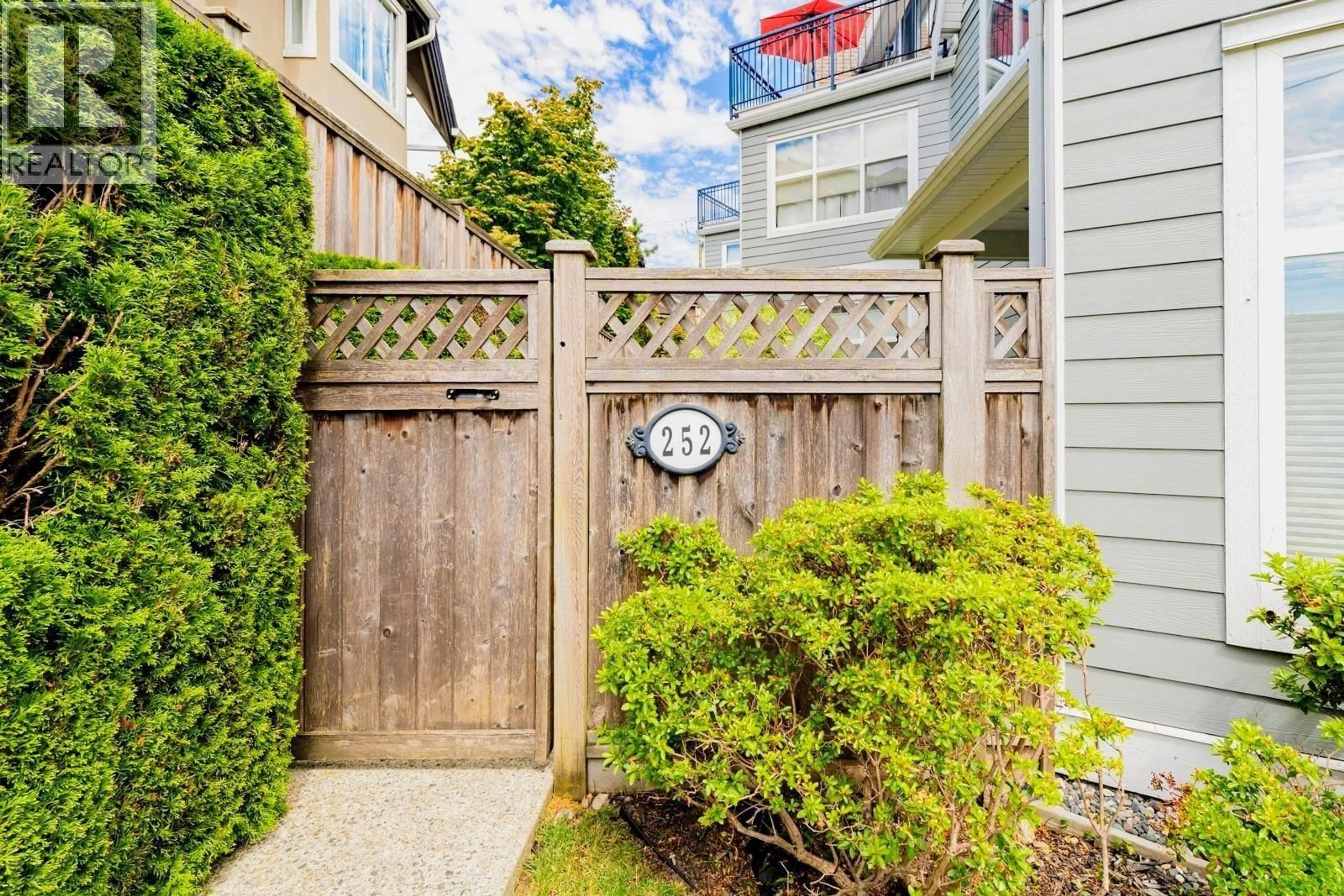 Unknown for 1 - 252 13TH STREET, North Vancouver British Columbia V7M1N7