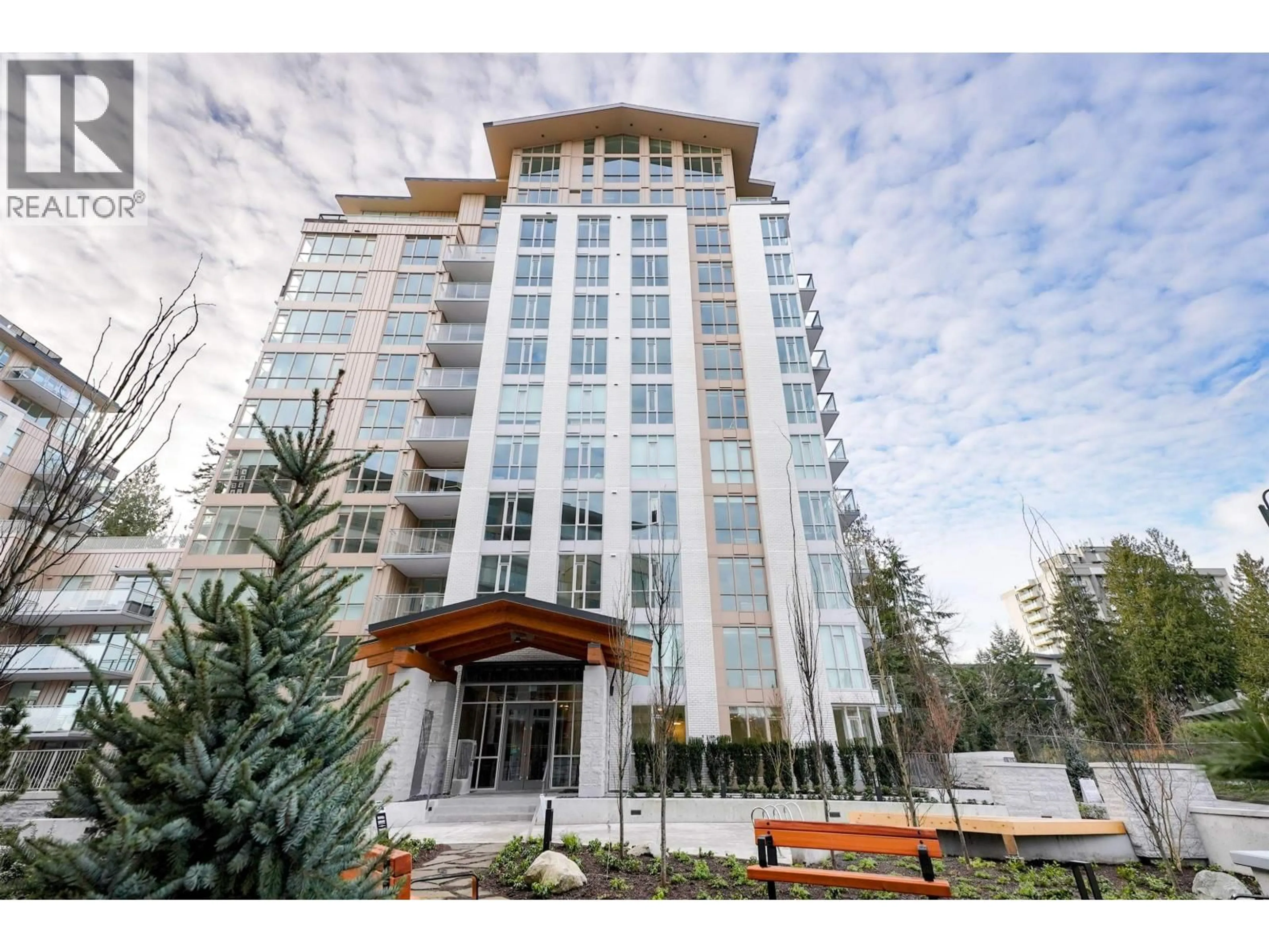 Indoor foyer for 102 - 2375 EMERY COURT, North Vancouver British Columbia V7J0E9