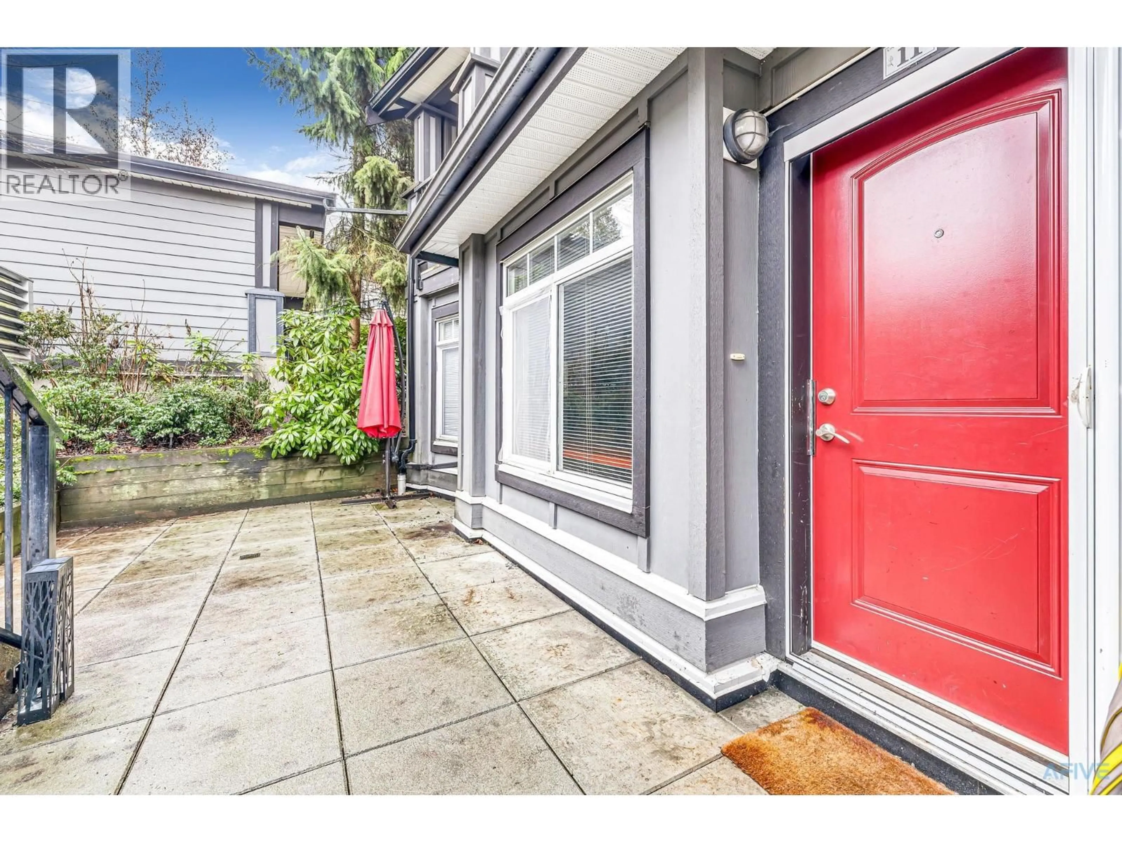Indoor entryway for 11 - 7428 14TH AVENUE, Burnaby British Columbia V3N0C2
