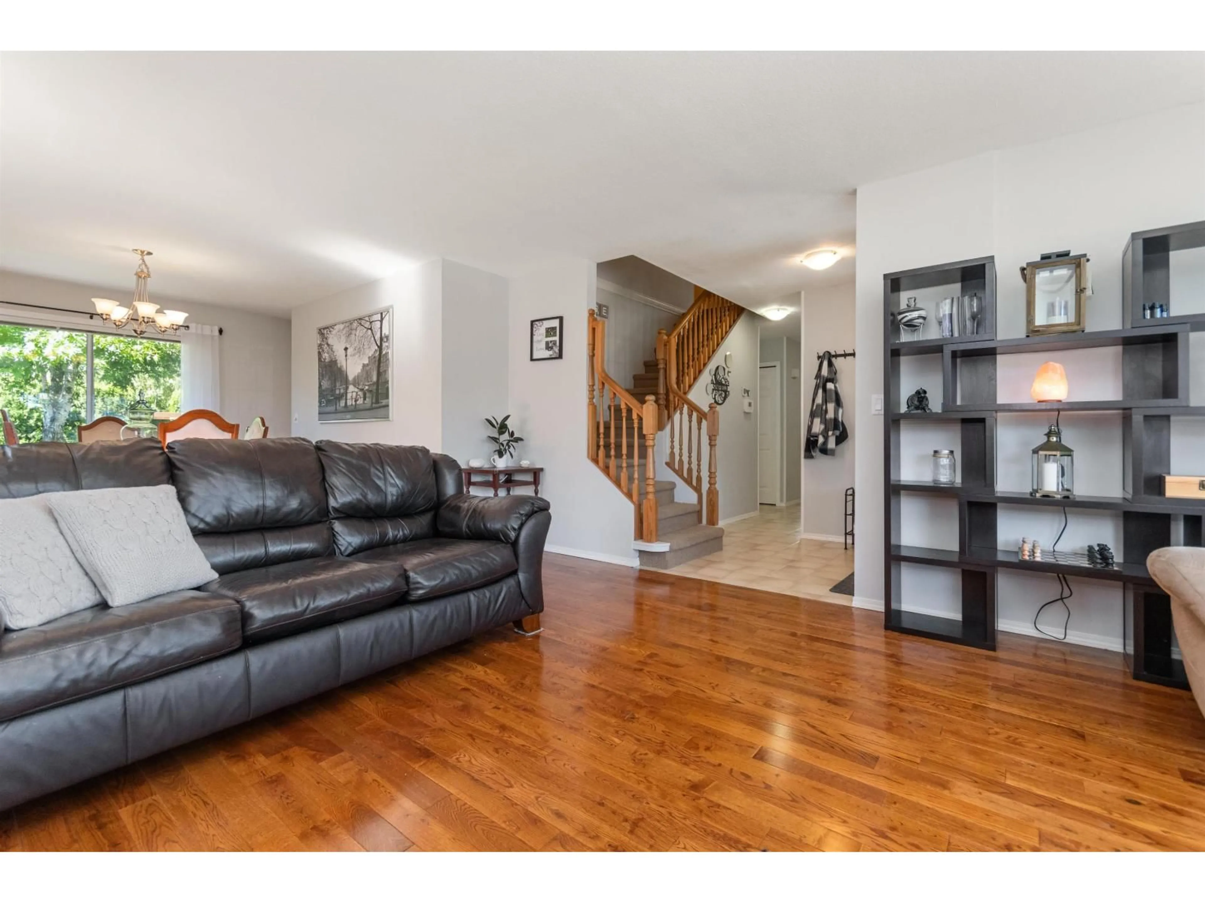 Living room with furniture, wood/laminate floor for 7641 SAPPHIRE DRIVE, Chilliwack British Columbia V2R3A7