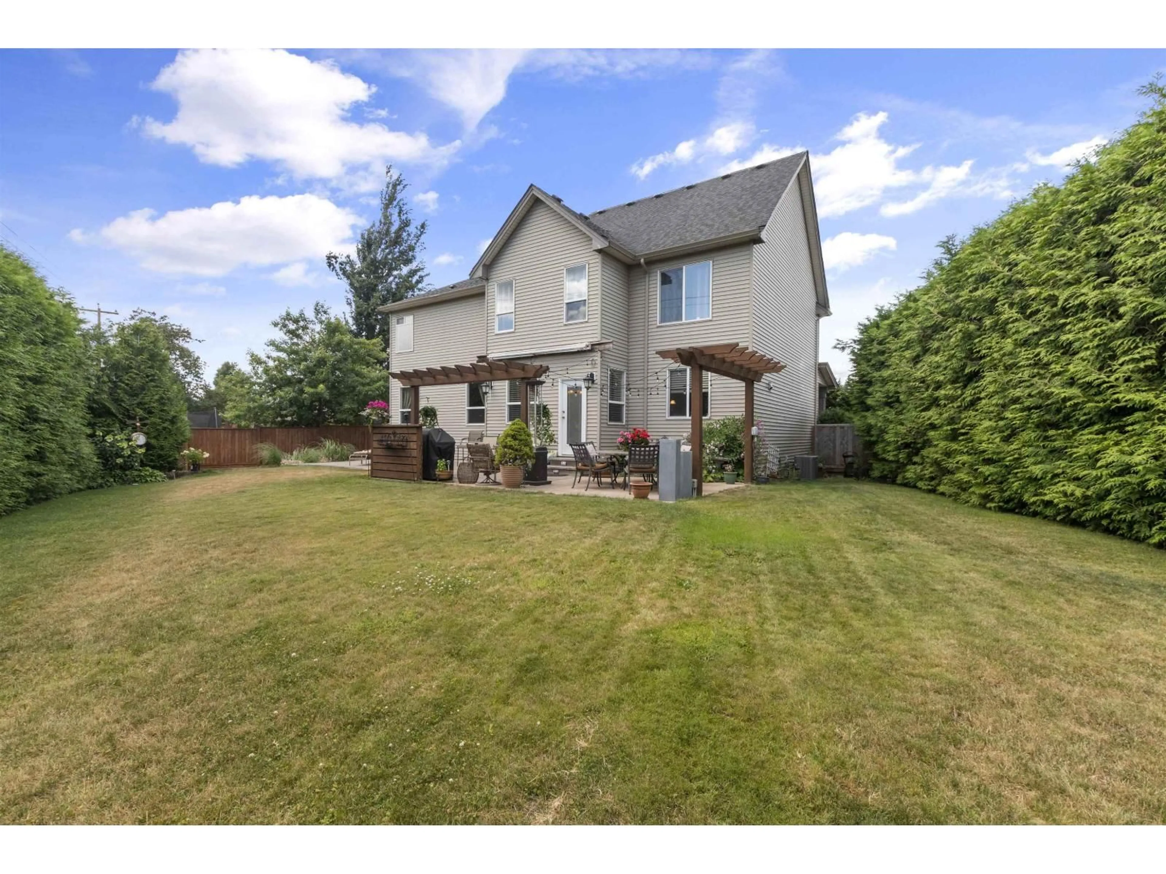 A pic from outside/outdoor area/front of a property/back of a property/a pic from drone, street for 44480 EENA DRIVE, Chilliwack British Columbia V2R5N5