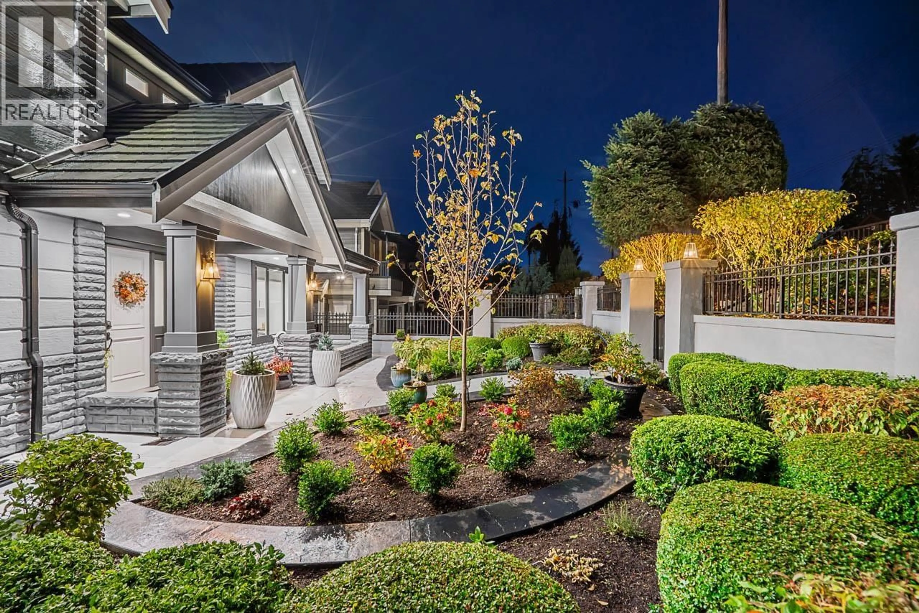 Patio, street for 559 4TH STREET, North Vancouver British Columbia V7L1J7