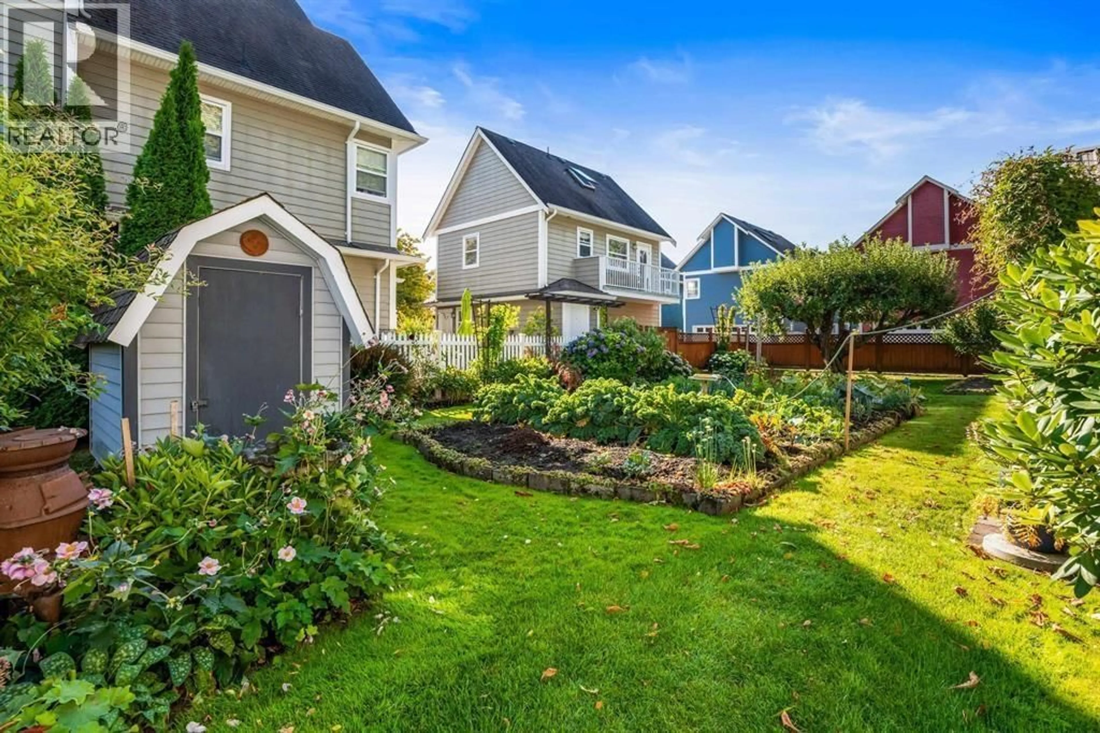 A pic from outside/outdoor area/front of a property/back of a property/a pic from drone, street for 4806 48 AVENUE, Delta British Columbia V4K1V1