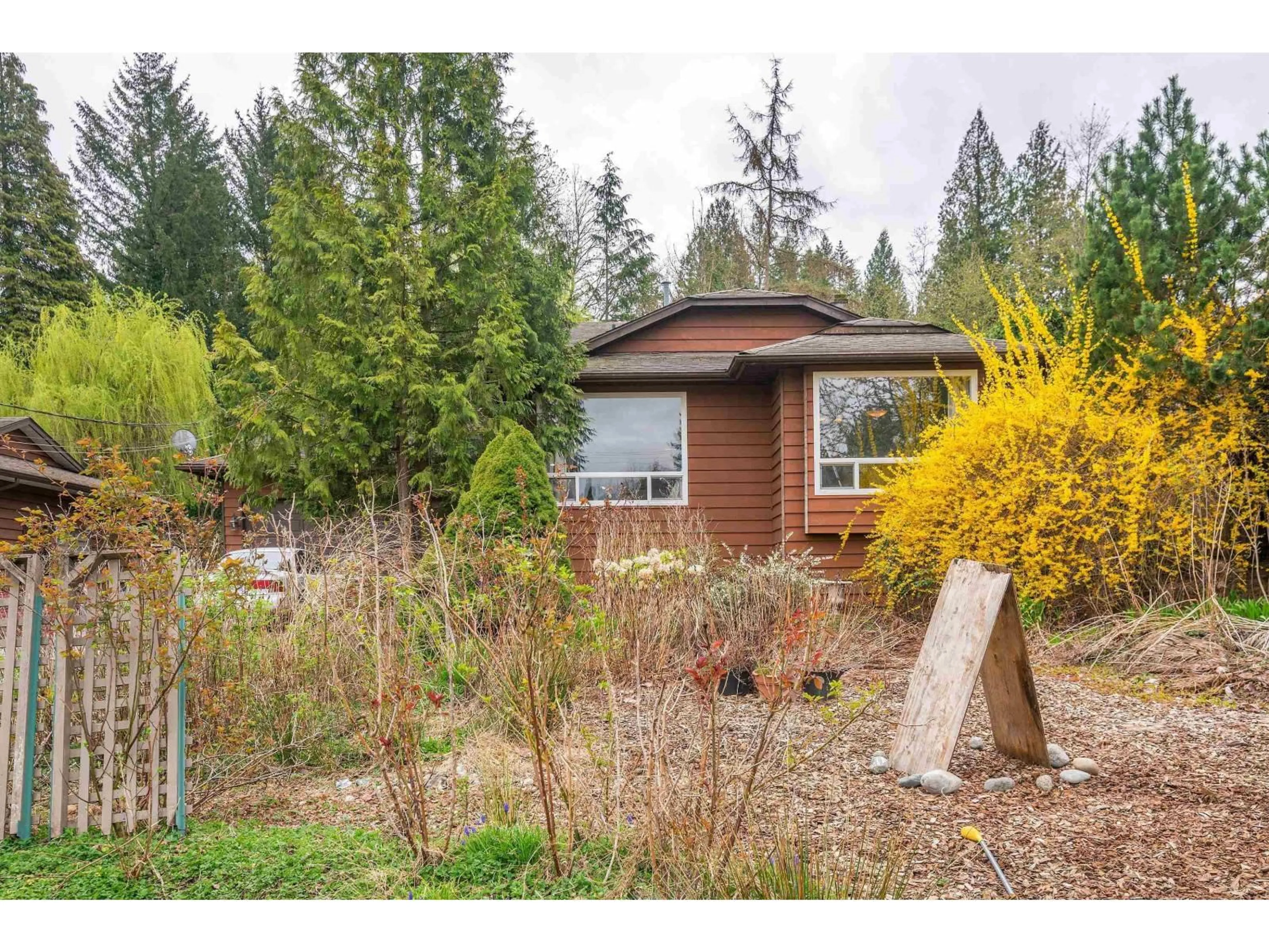 Home with vinyl exterior material, unknown for 20626 GRADE, Langley British Columbia V3A4K3