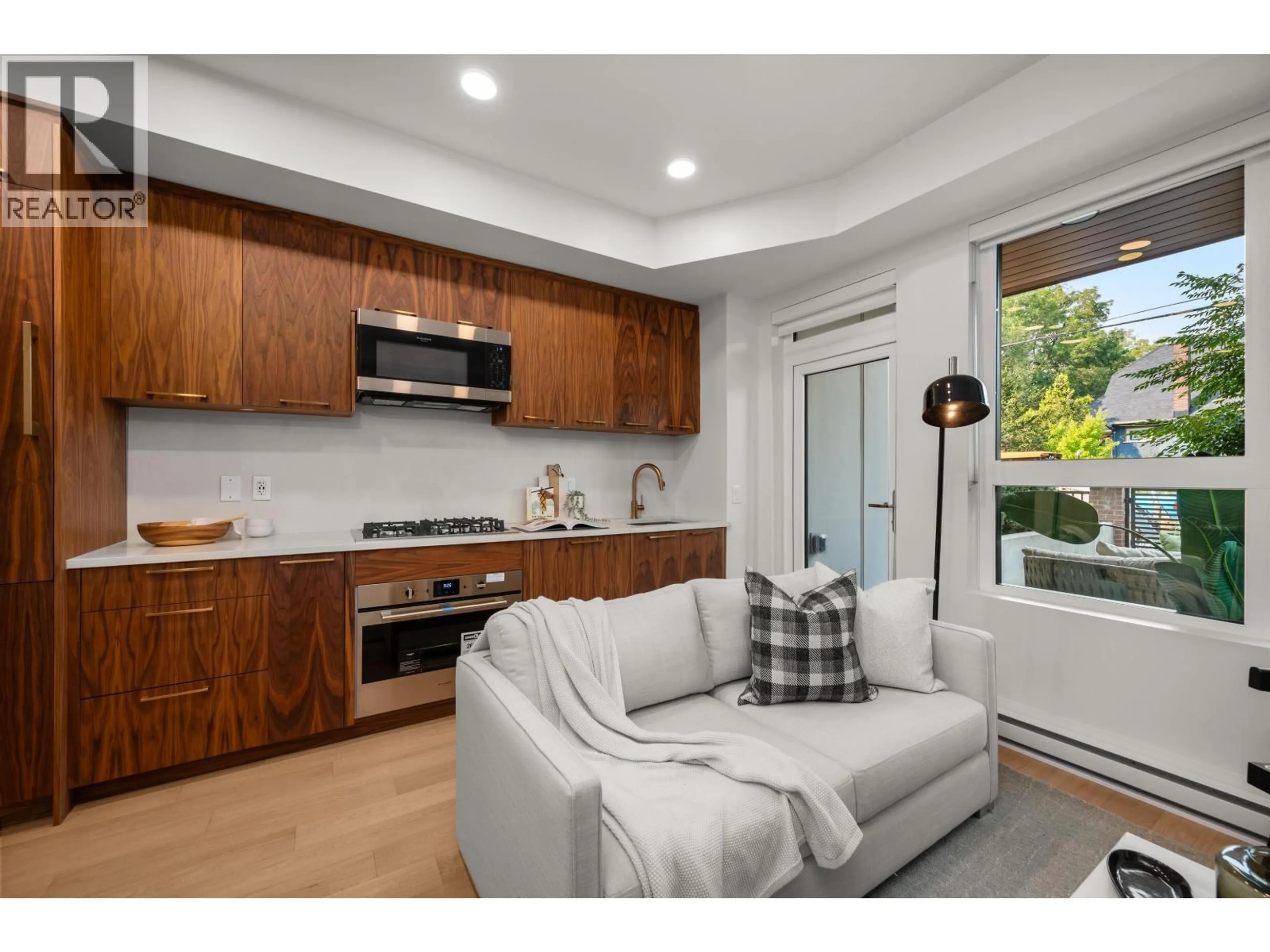 Open concept kitchen, unknown for 111 - 2550 GARDEN DRIVE, Vancouver British Columbia V5N4X6