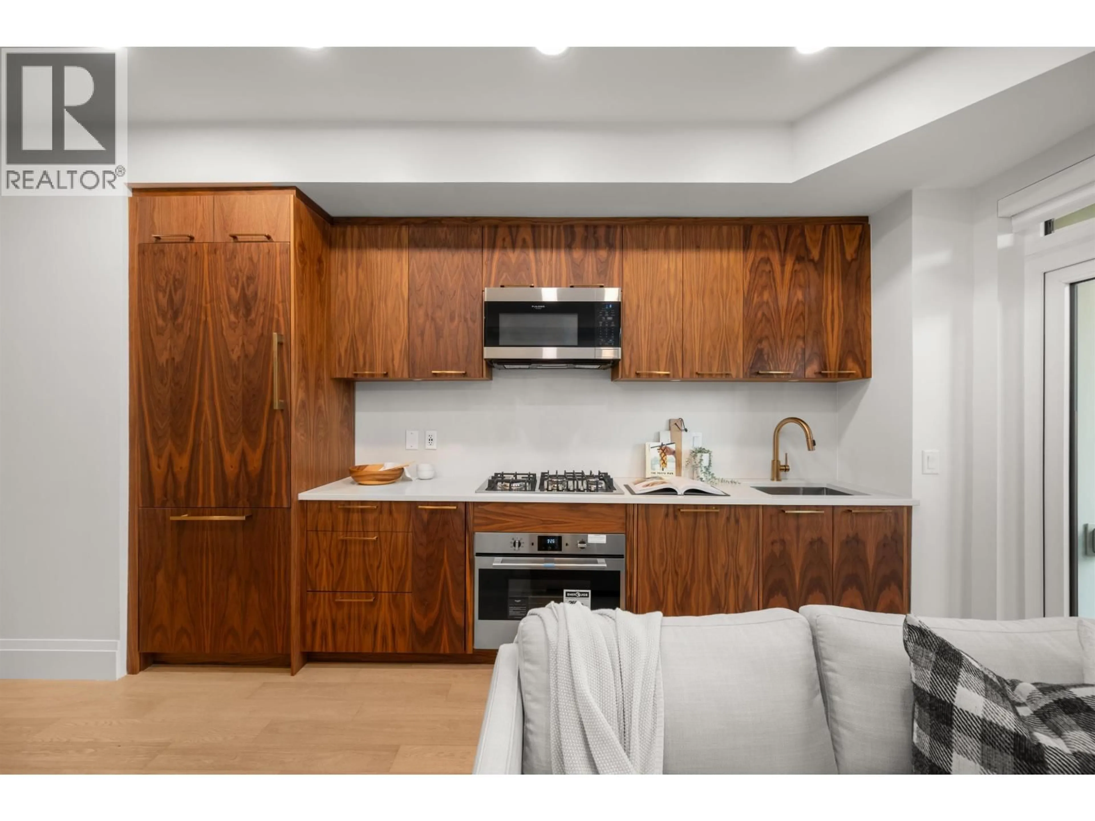 Open concept kitchen, wood/laminate floor for 111 - 2550 GARDEN DRIVE, Vancouver British Columbia V5N4X6