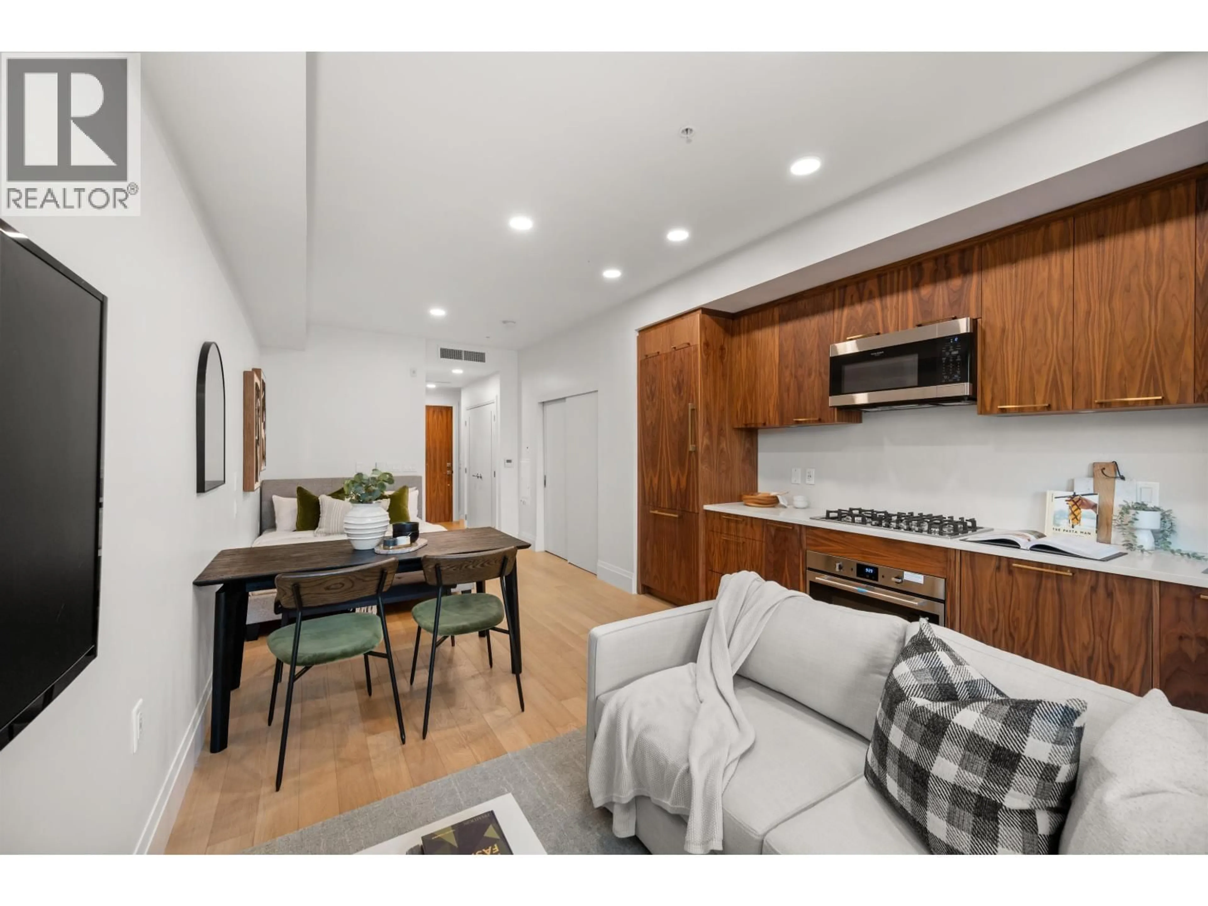 Open concept kitchen, unknown for 111 - 2550 GARDEN DRIVE, Vancouver British Columbia V5N4X6