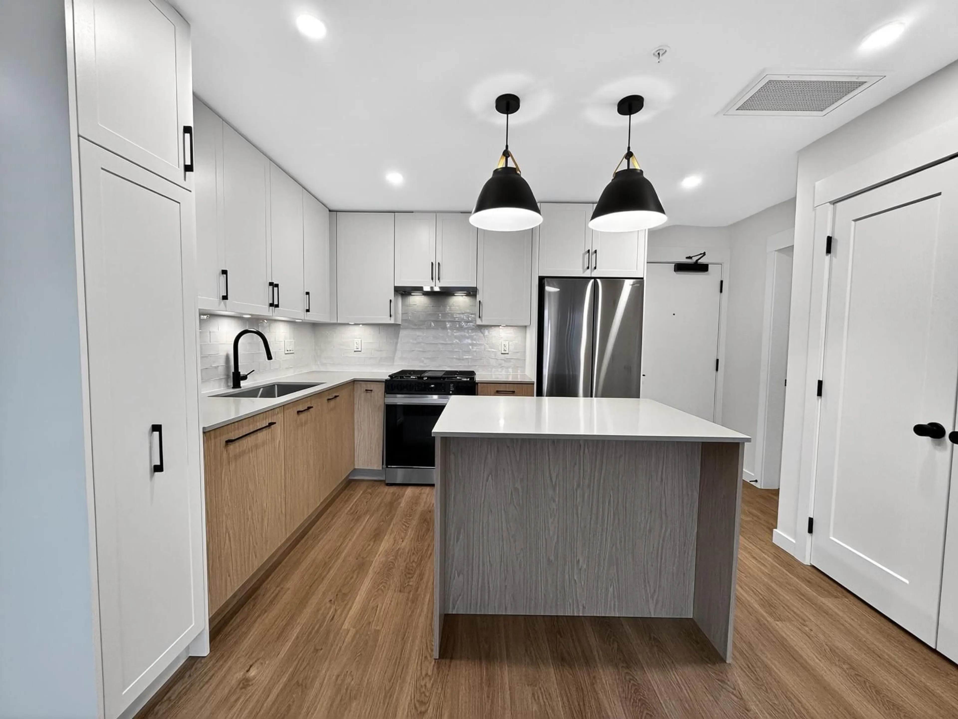 Open concept kitchen, unknown for 513 - 27215 ALDERGROVE TOWN CENTRE, Langley British Columbia V4W0E3