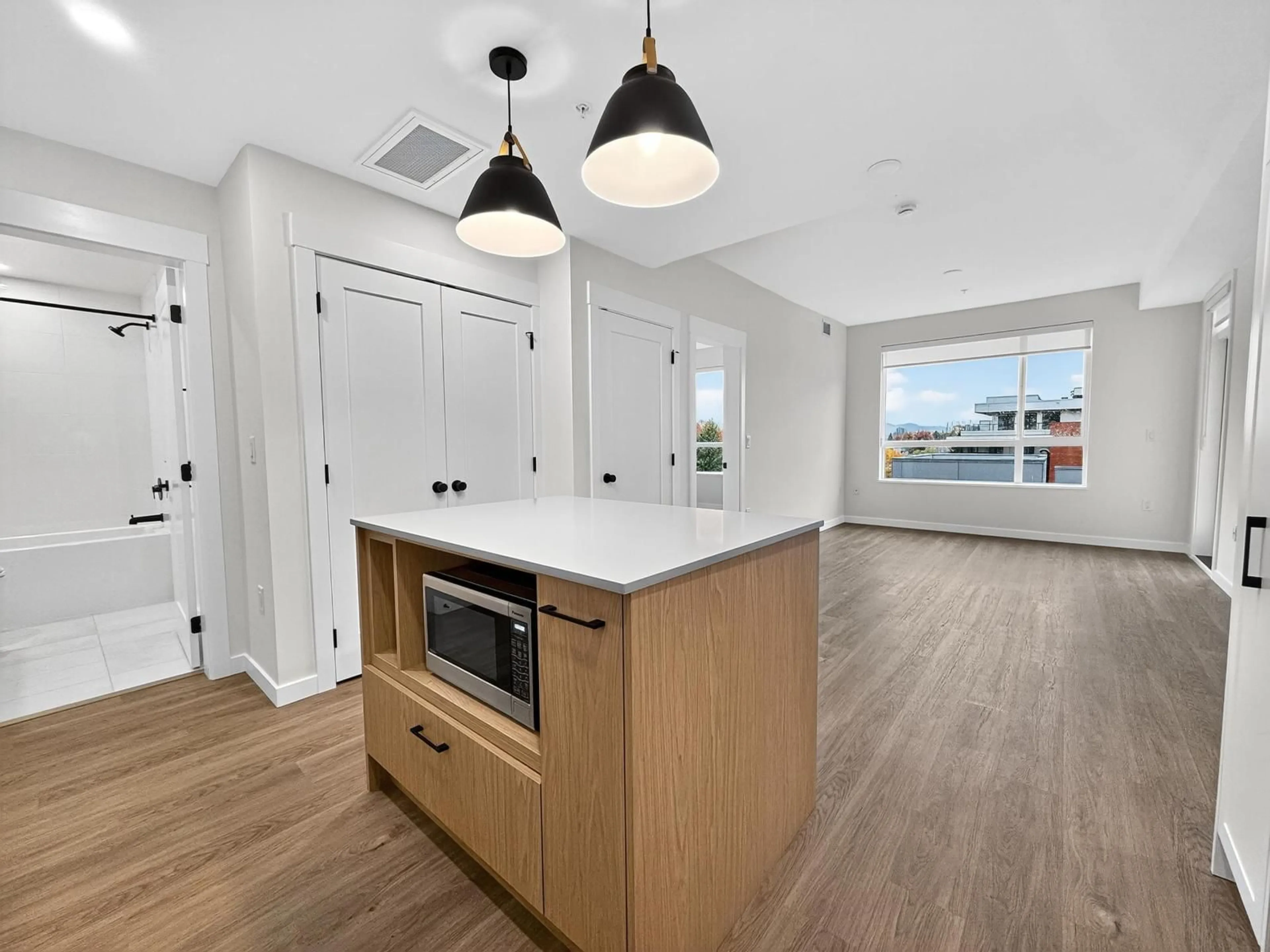 Open concept kitchen, unknown for 513 - 27215 ALDERGROVE TOWN CENTRE, Langley British Columbia V4W0E3