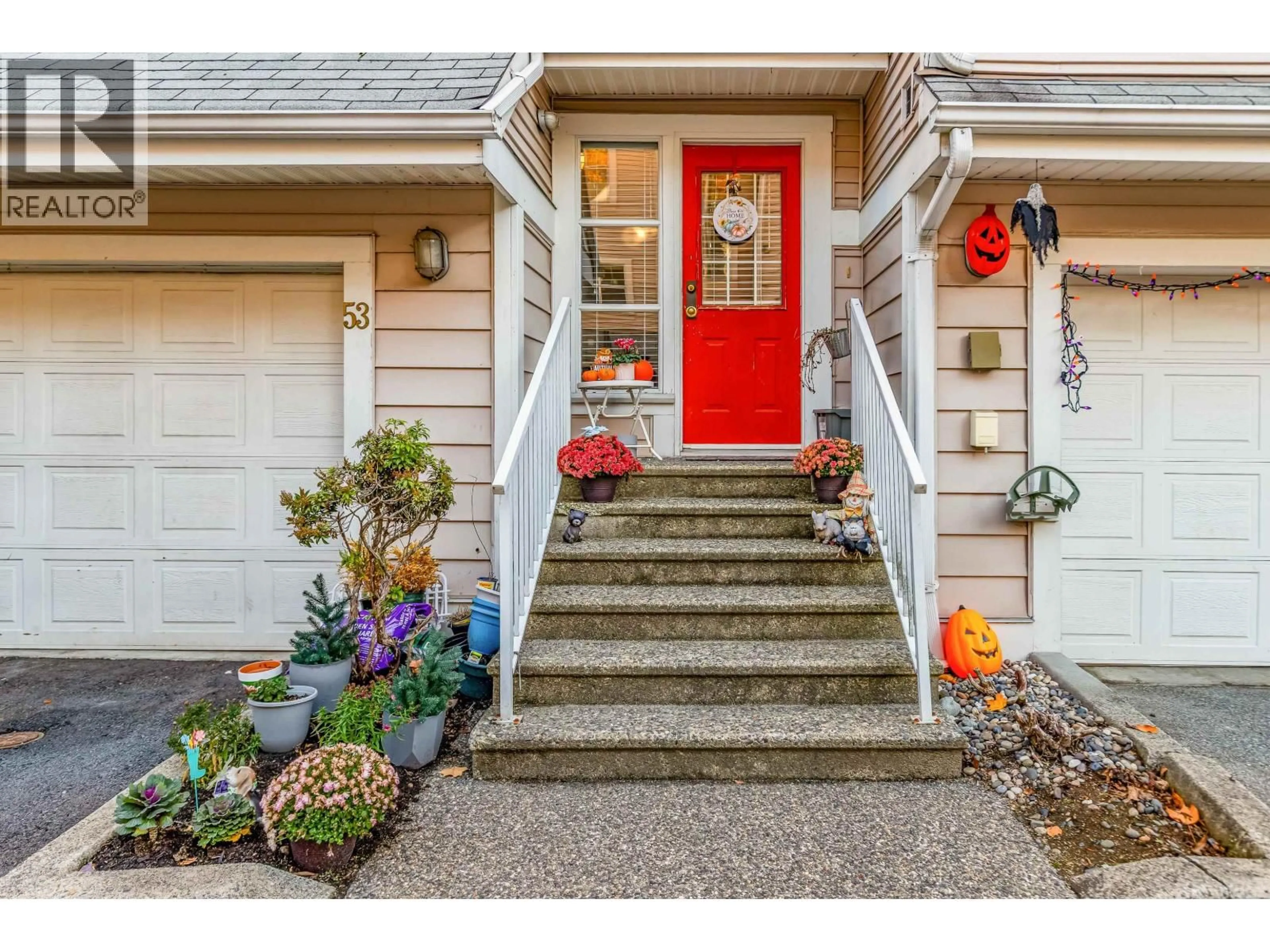 Indoor entryway for 53 - 2450 HAWTHORNE AVENUE, Port Coquitlam British Columbia V3C6B3