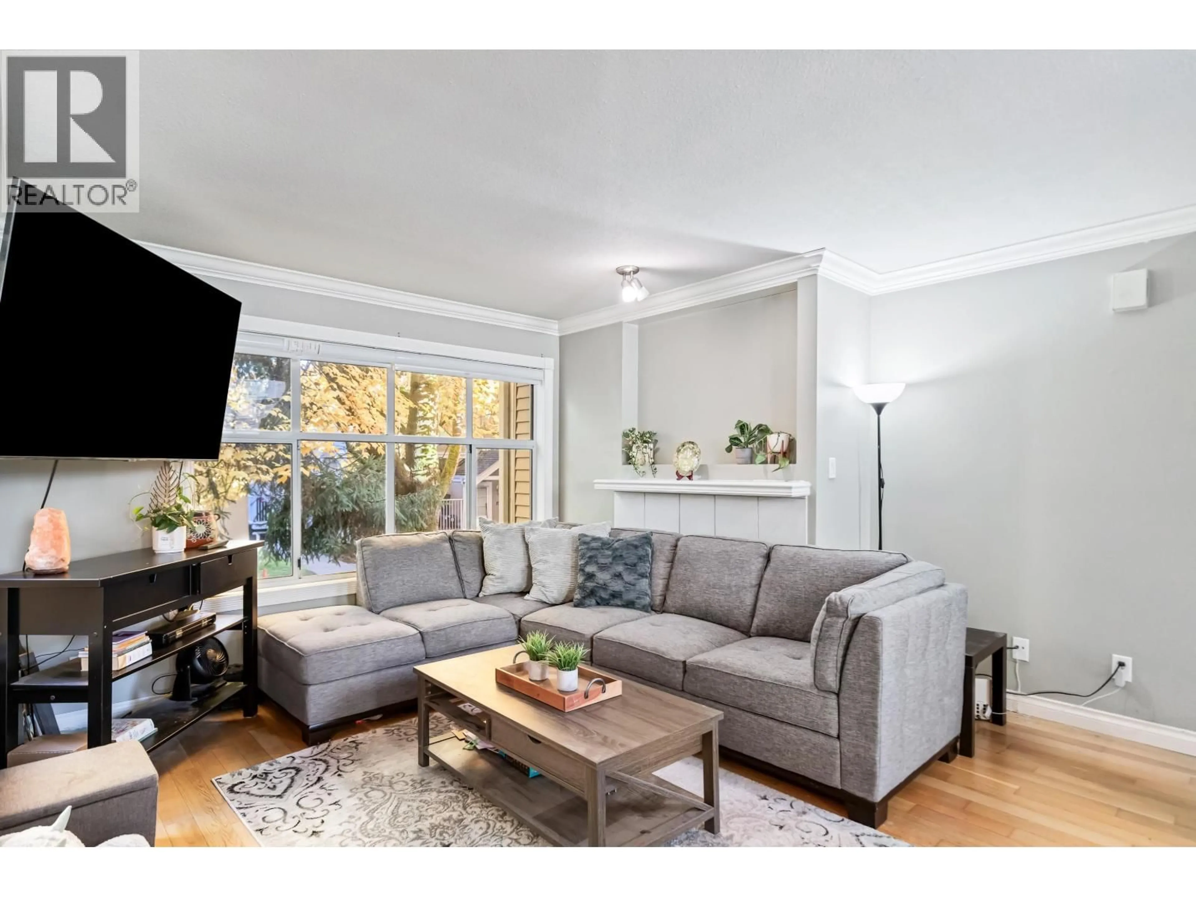 Living room with furniture, wood/laminate floor for 53 - 2450 HAWTHORNE AVENUE, Port Coquitlam British Columbia V3C6B3