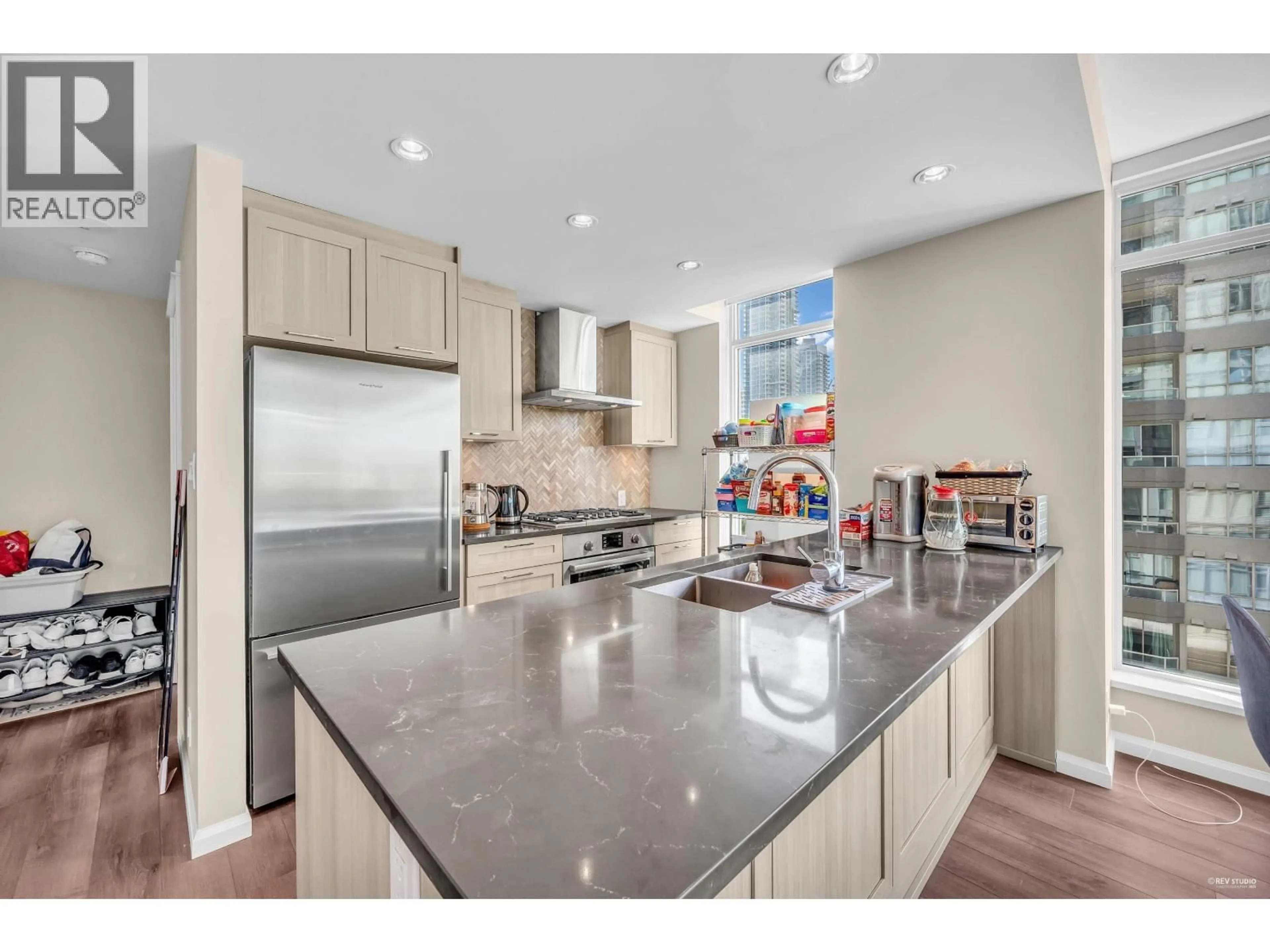 Open concept kitchen, ceramic/tile floor for 1002 - 520 COMO LAKE AVENUE, Coquitlam British Columbia V3J0E8