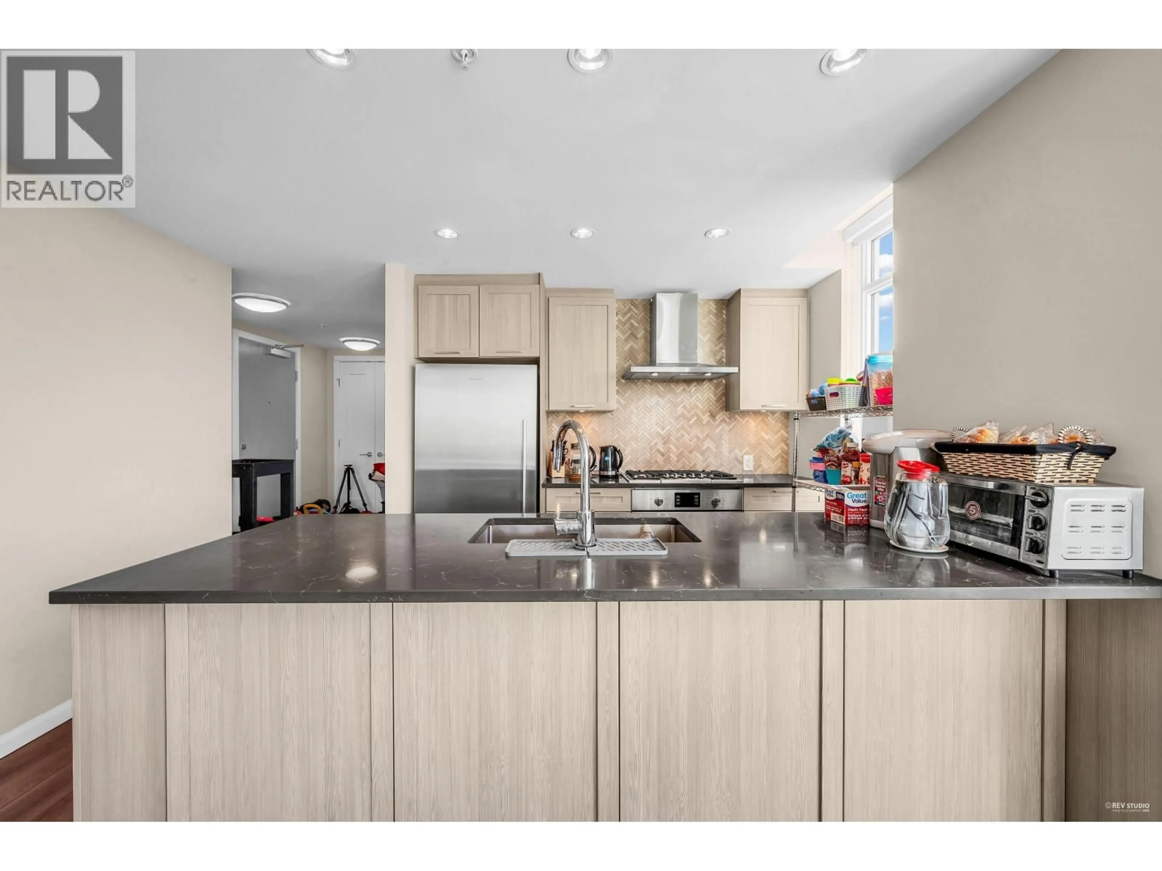 Open concept kitchen, wood/laminate floor for 1002 - 520 COMO LAKE AVENUE, Coquitlam British Columbia V3J0E8