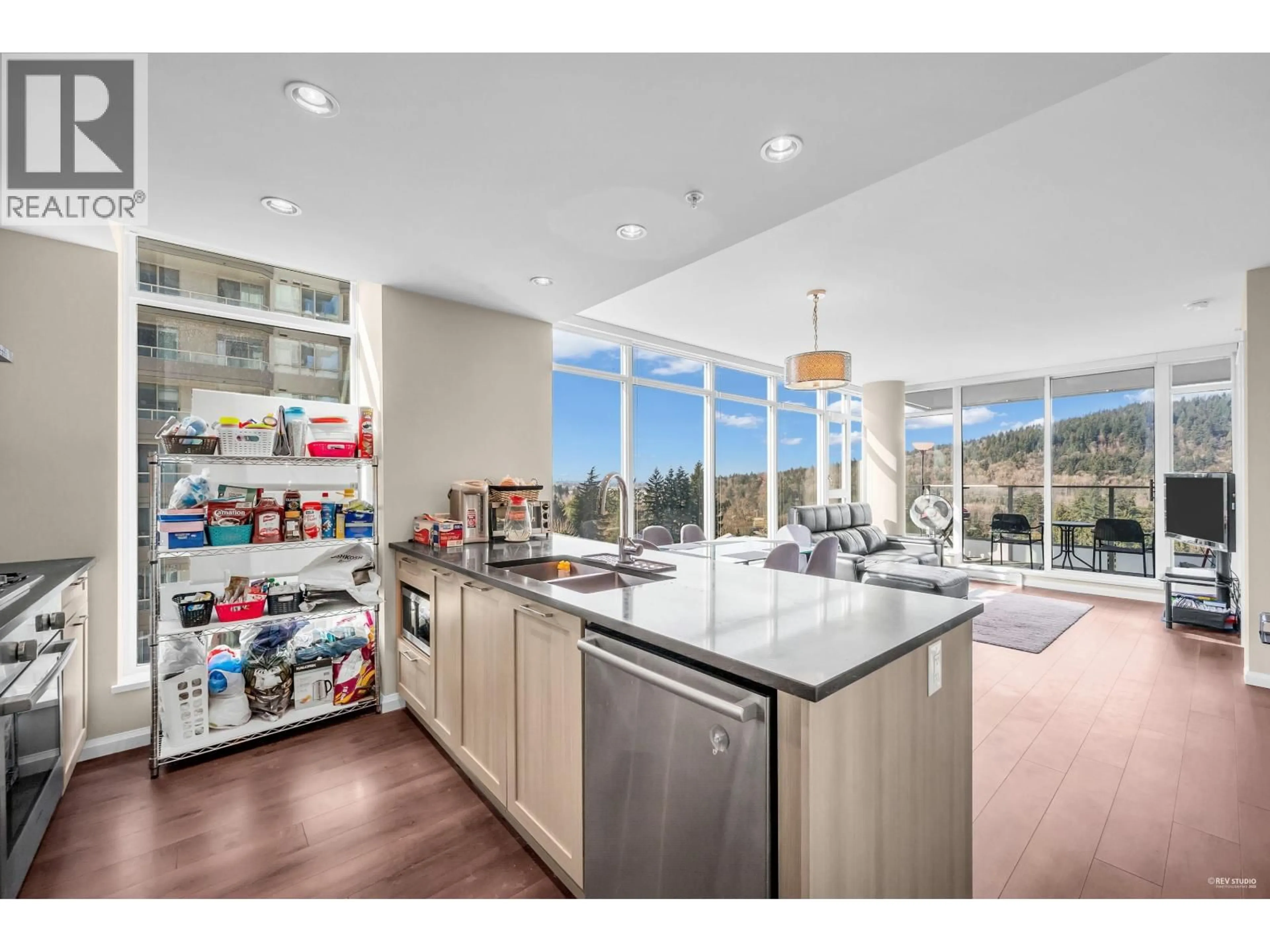 Open concept kitchen, ceramic/tile floor for 1002 - 520 COMO LAKE AVENUE, Coquitlam British Columbia V3J0E8