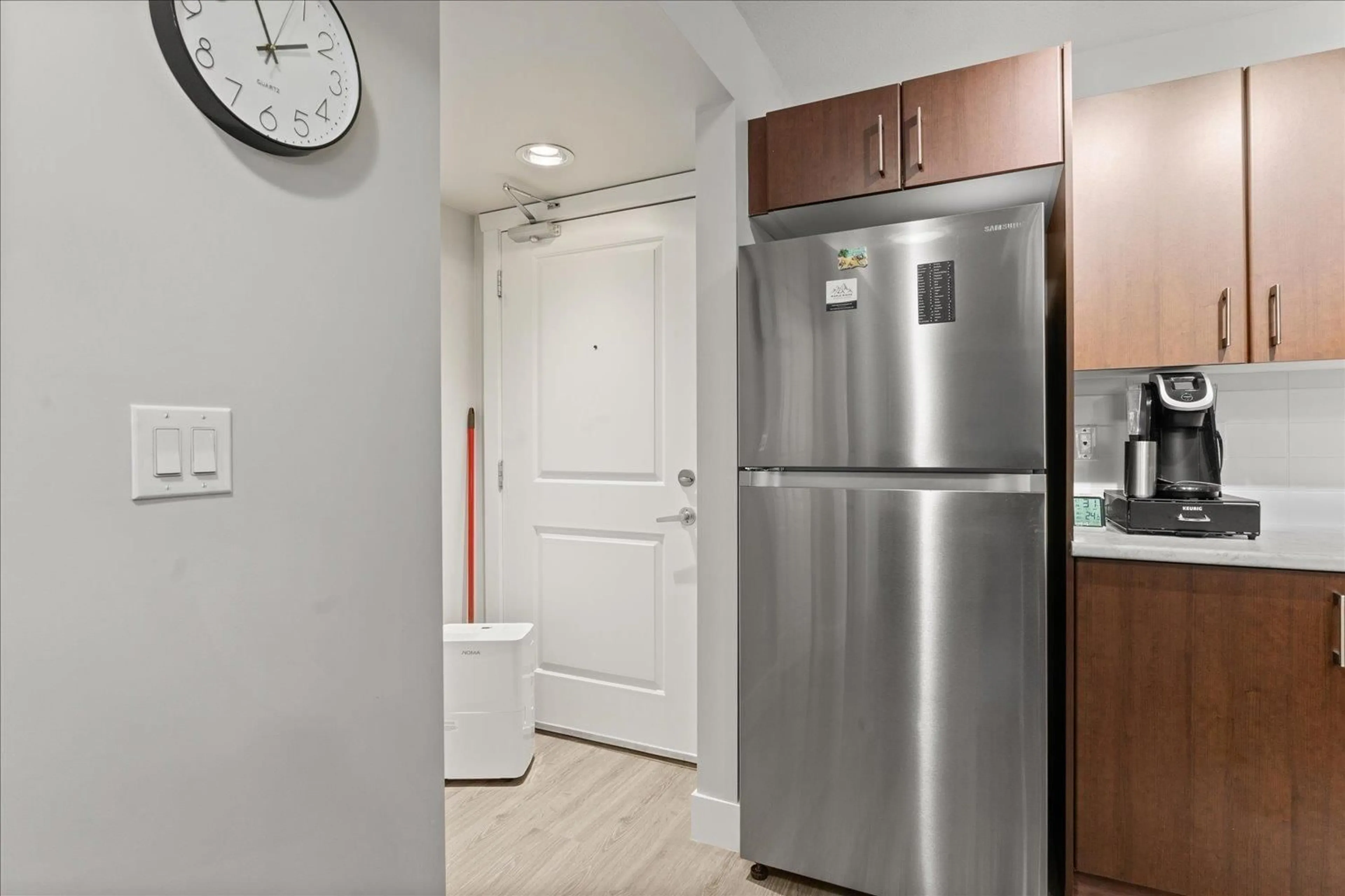 Standard kitchen, unknown for 101 - 45555 YALE ROAD, Chilliwack British Columbia V2P0A9