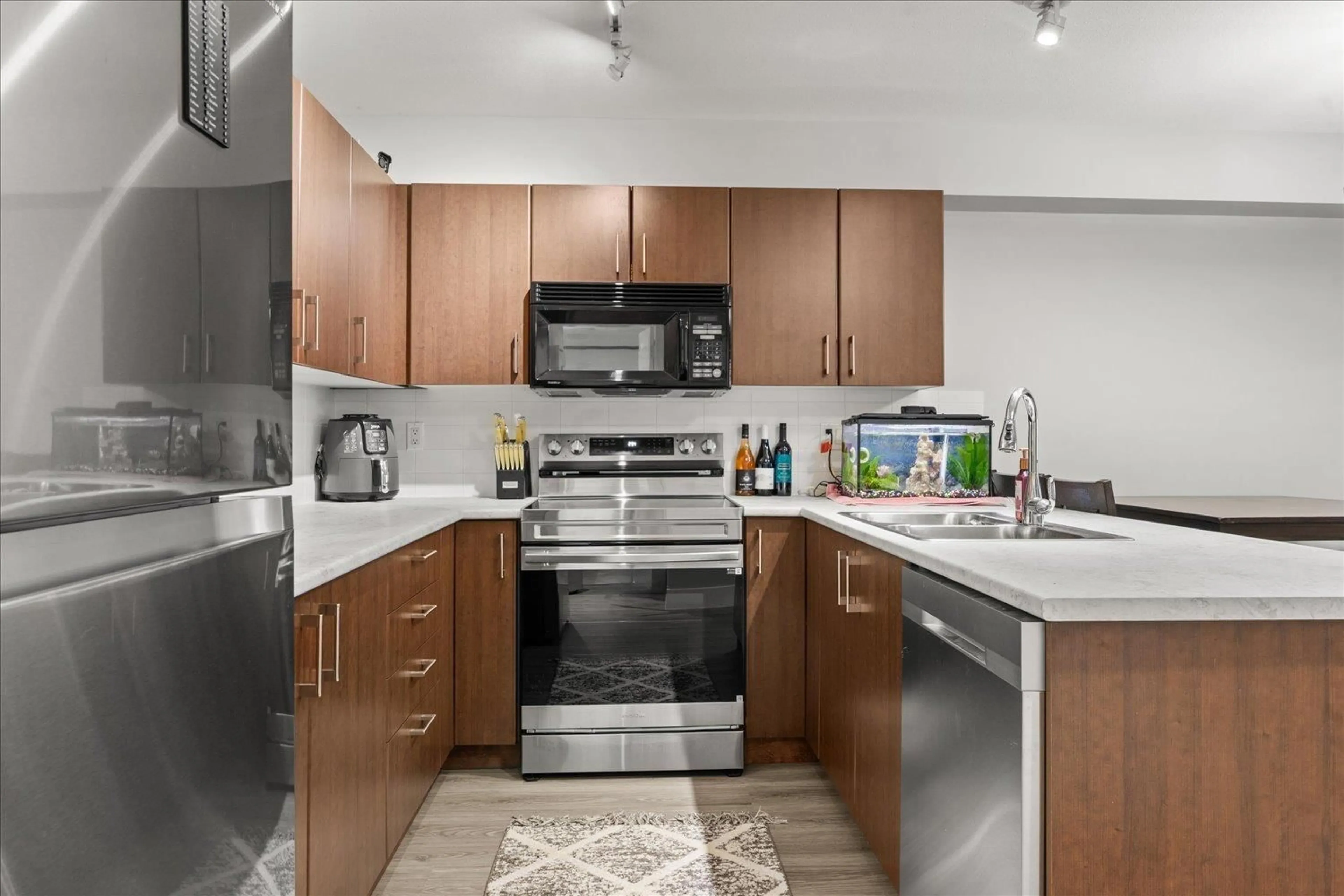 Standard kitchen, unknown for 101 - 45555 YALE ROAD, Chilliwack British Columbia V2P0A9