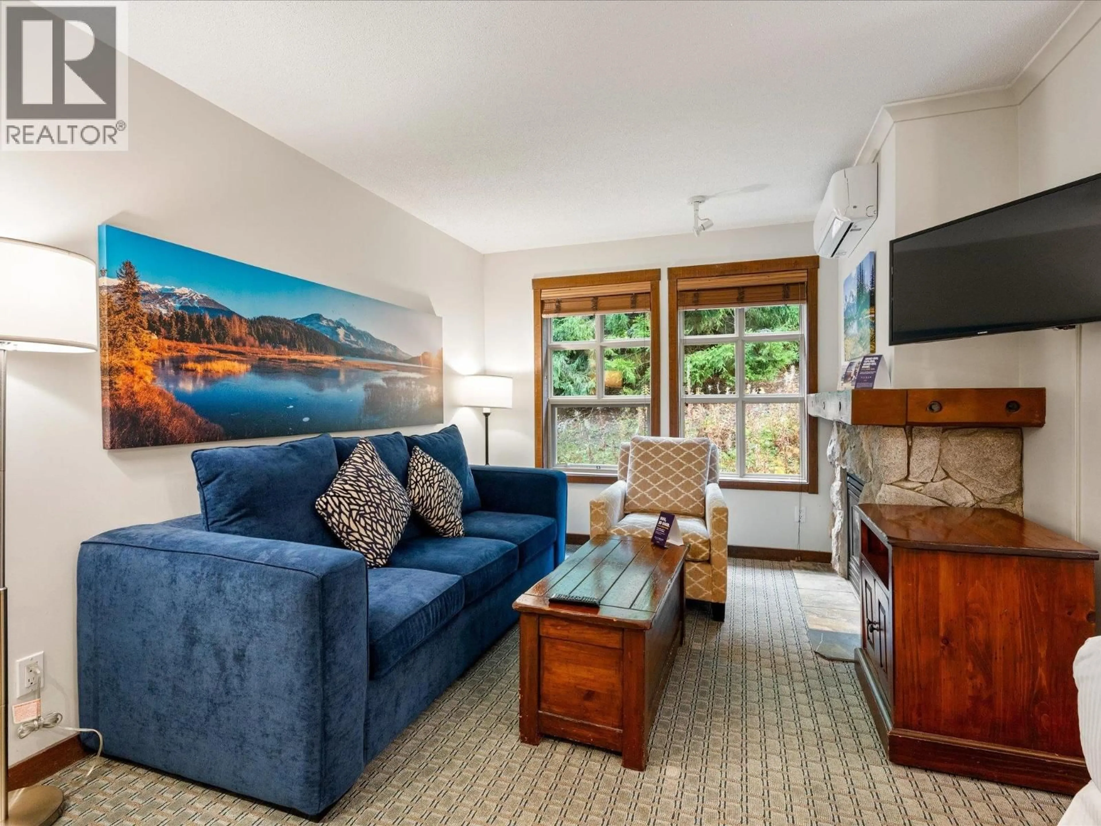 Living room with furniture, unknown for 422 - 4899 PAINTED CLIFF ROAD, Whistler British Columbia V8E1E2