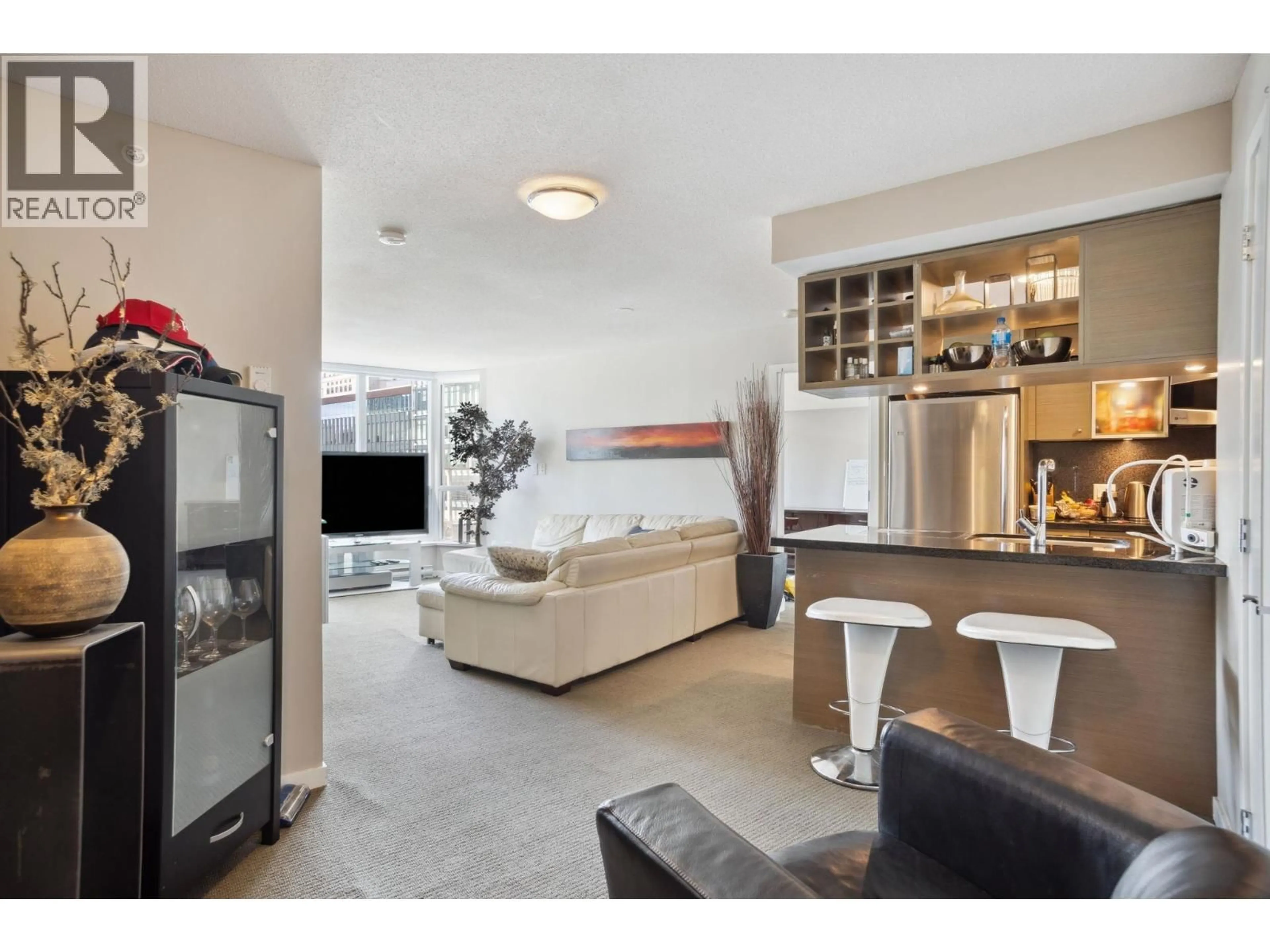 Living room with furniture, unknown for 714 - 833 SEYMOUR STREET, Vancouver British Columbia V6B0G4