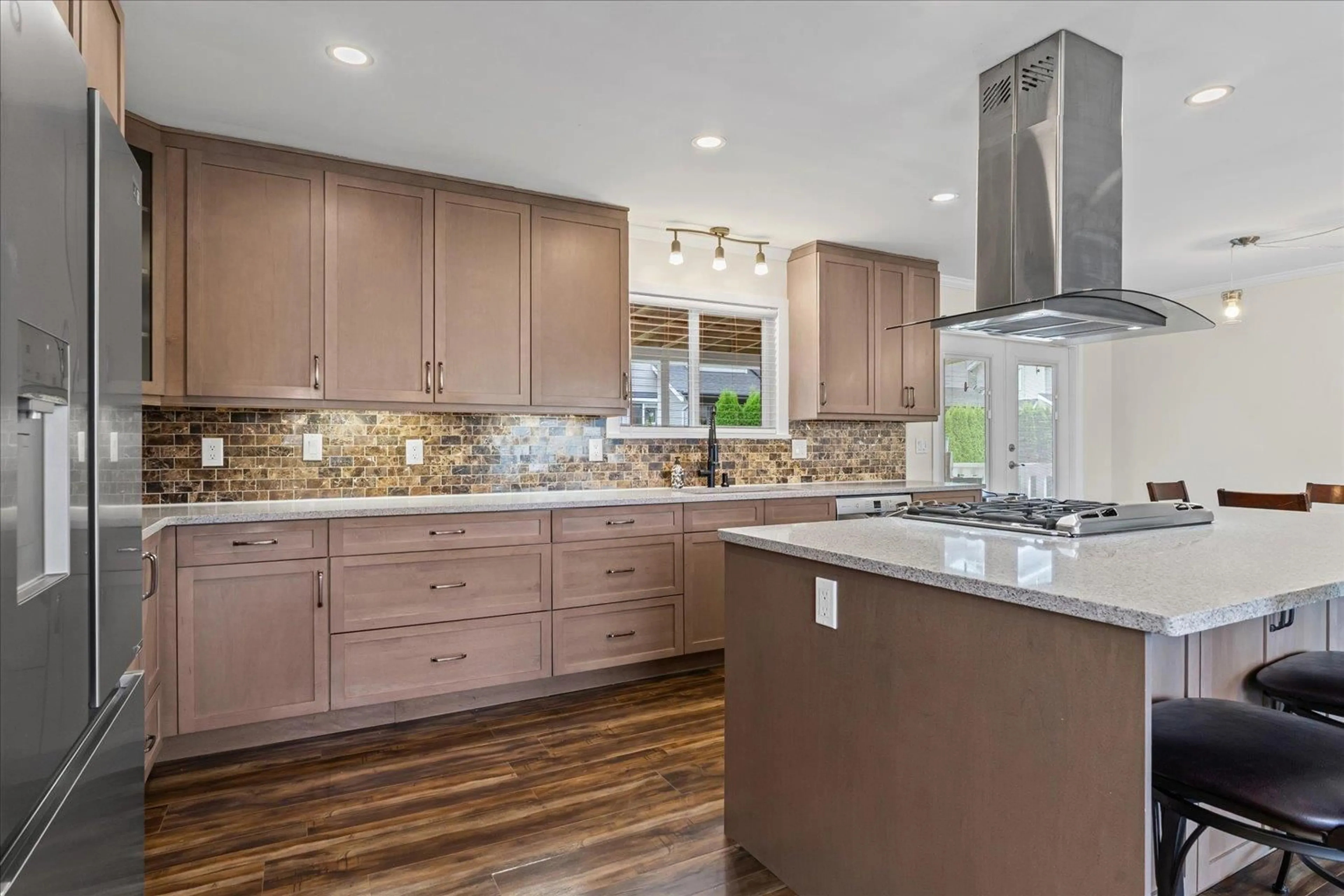 Contemporary kitchen, unknown for 46504 ROLINDE CRESCENT, Chilliwack British Columbia V2P6X6