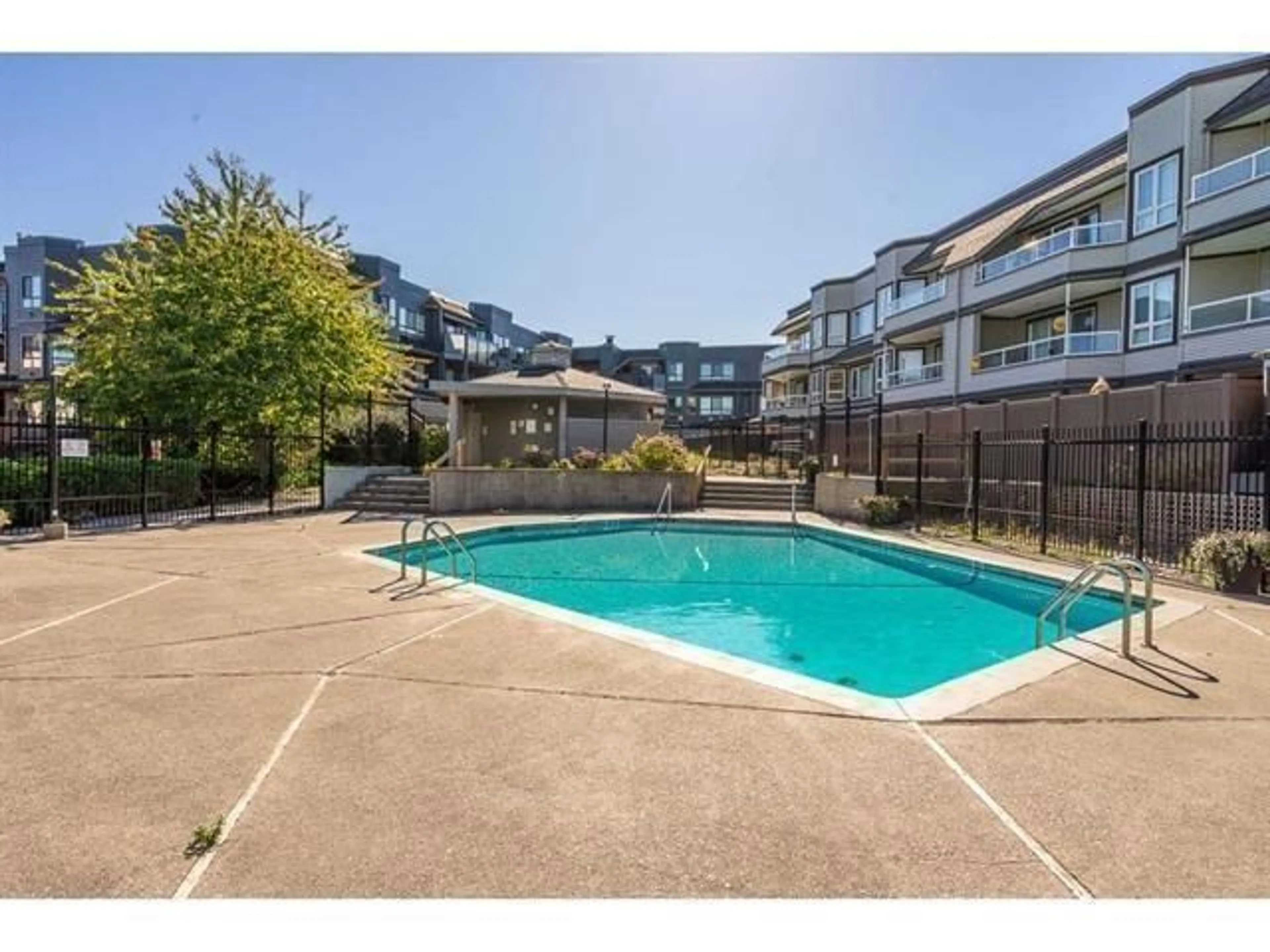 Pool for 223 - 1850 SOUTHMERE EAST, Surrey British Columbia V4A6Y6