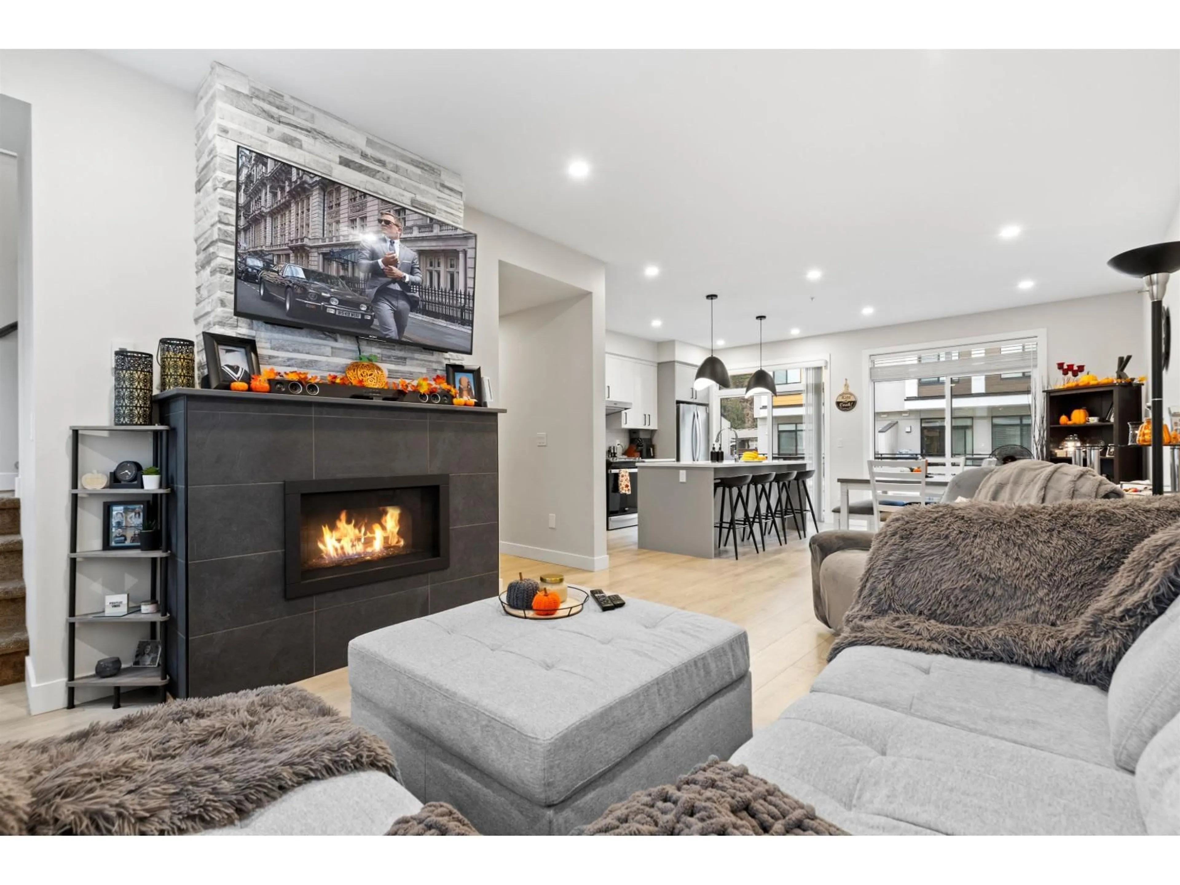 Living room with furniture, unknown for 211 - 46150 THOMAS ROAD, Chilliwack British Columbia V2R6B3