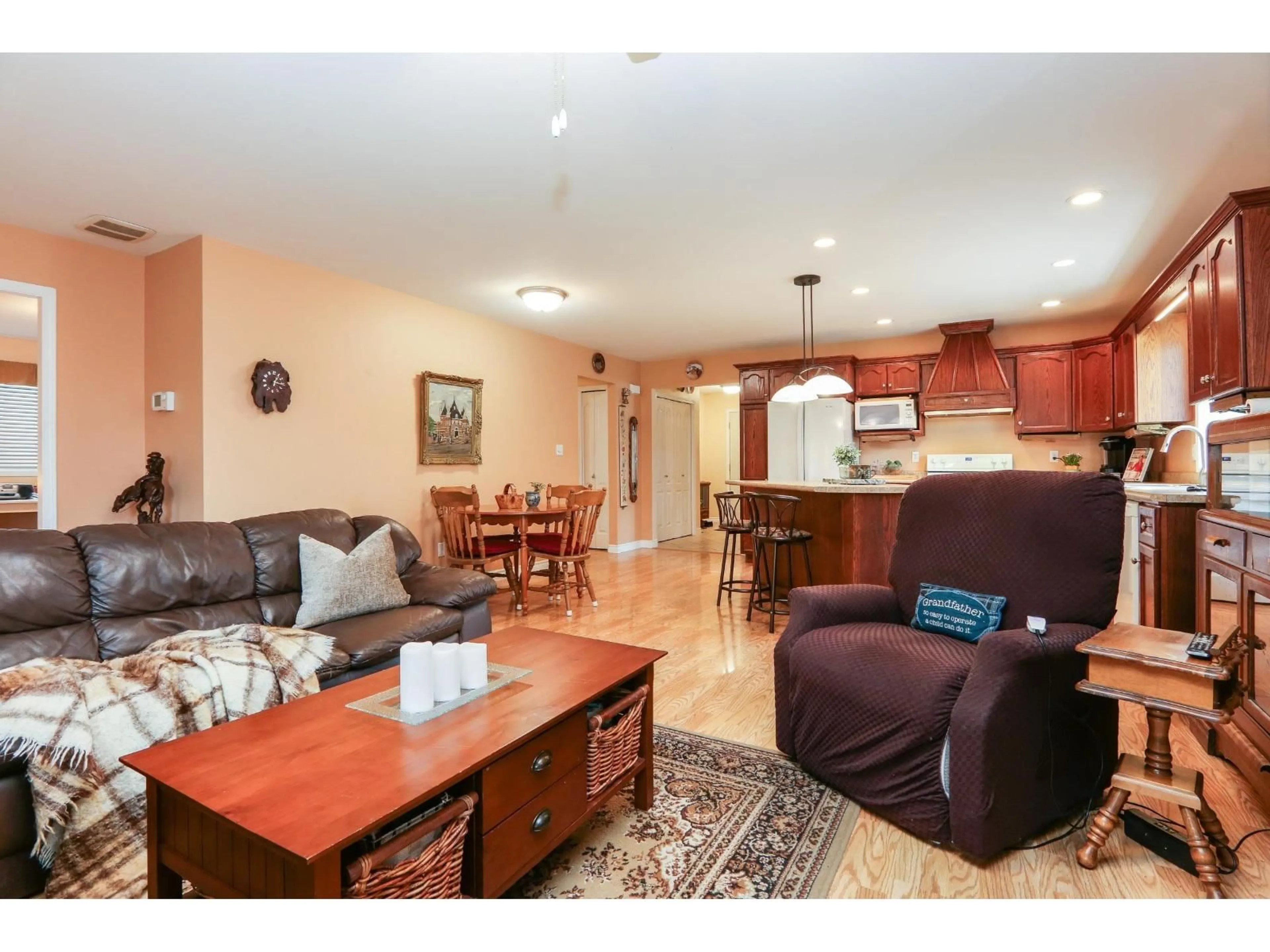 Living room with furniture, unknown for 12 - 43875 CHILLIWACK MOUNTAIN ROAD, Chilliwack British Columbia V2R5R6