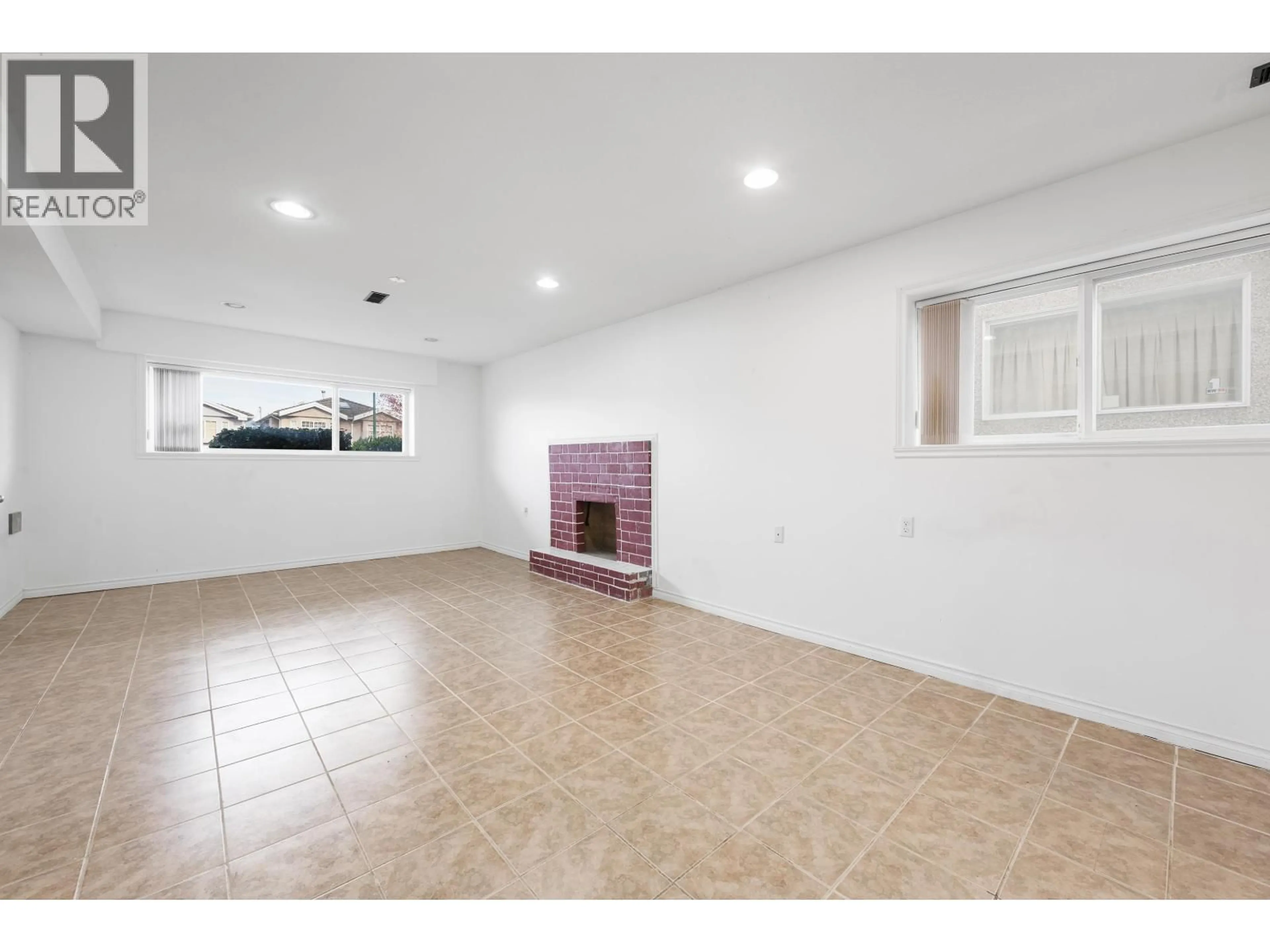 Unknown for 3220 19TH AVENUE, Vancouver British Columbia V5M2T3