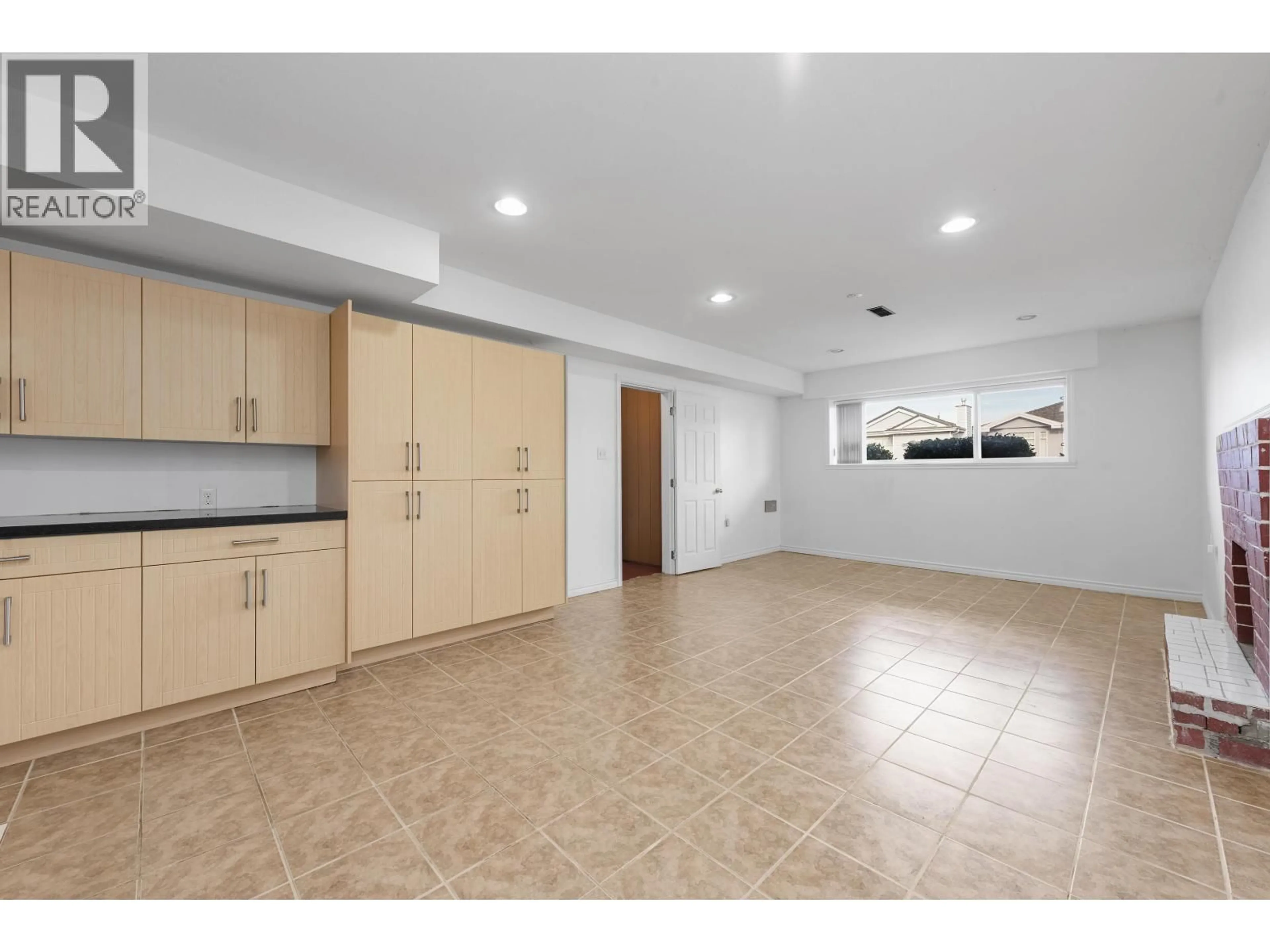 Unknown for 3220 19TH AVENUE, Vancouver British Columbia V5M2T3