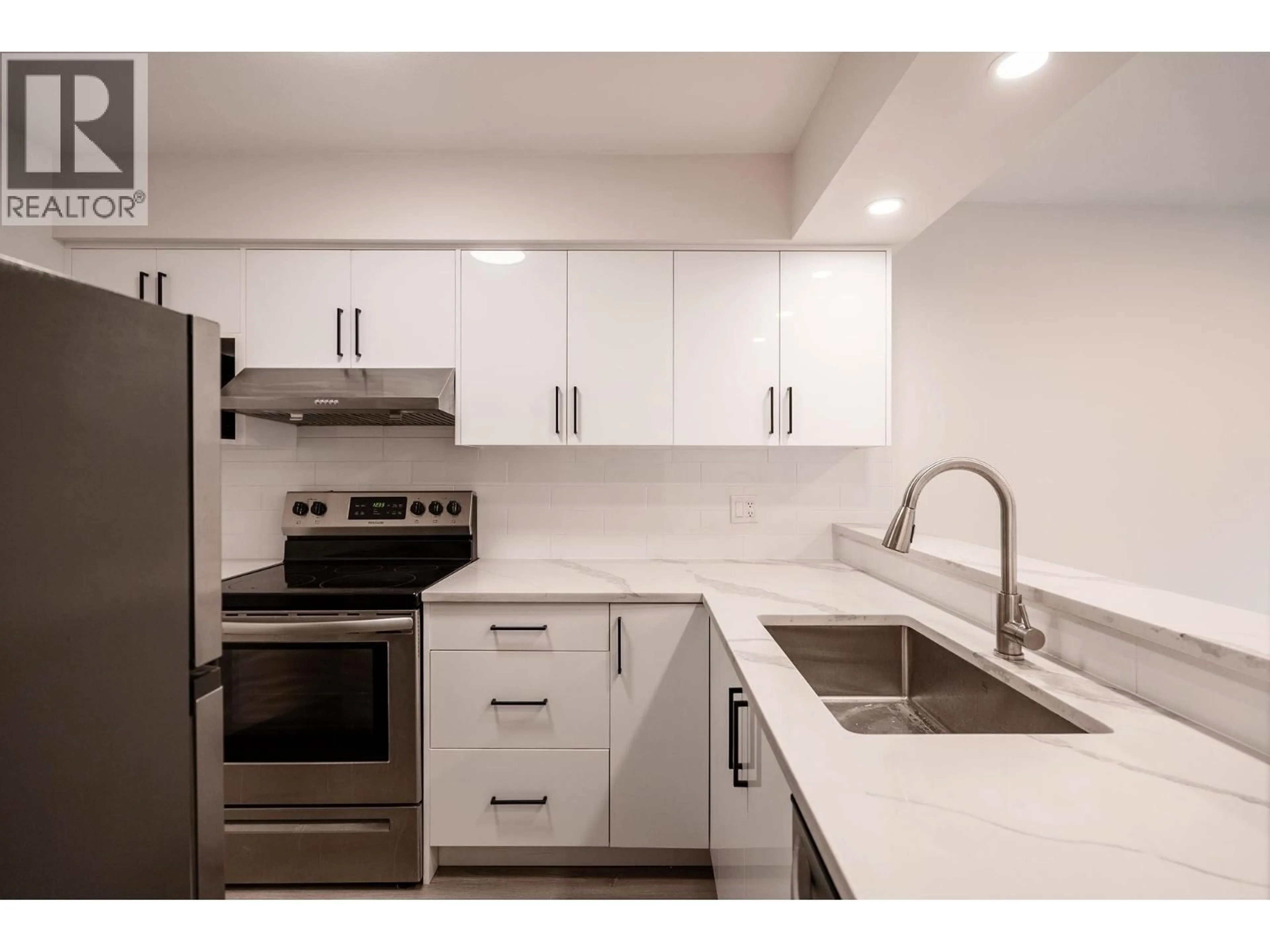 Standard kitchen, unknown for 203 - 1615 FRANCES STREET, Vancouver British Columbia V5L1Z3