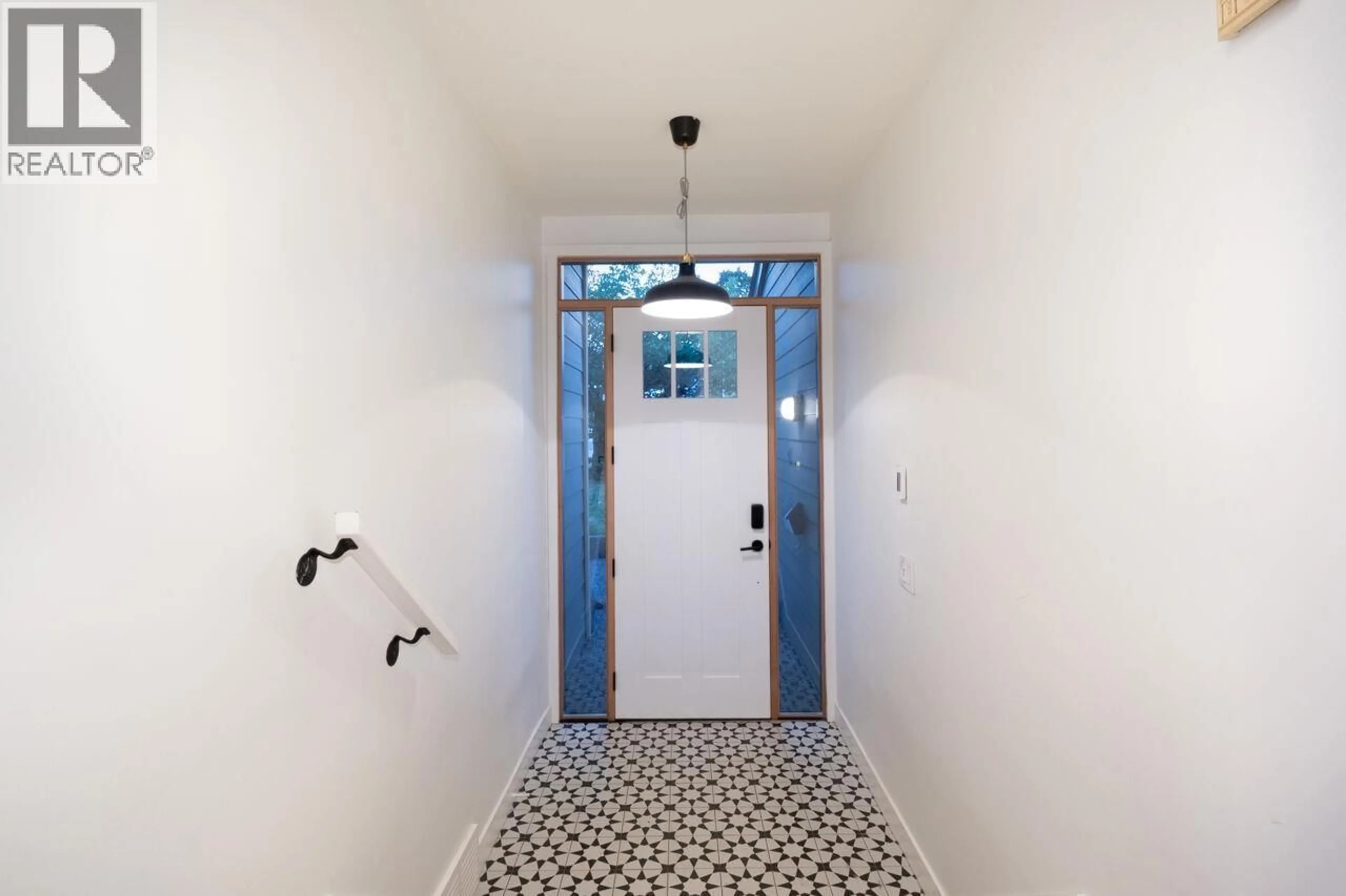 Indoor entryway for 5 CAMPION COURT, Port Moody British Columbia V3H4A9