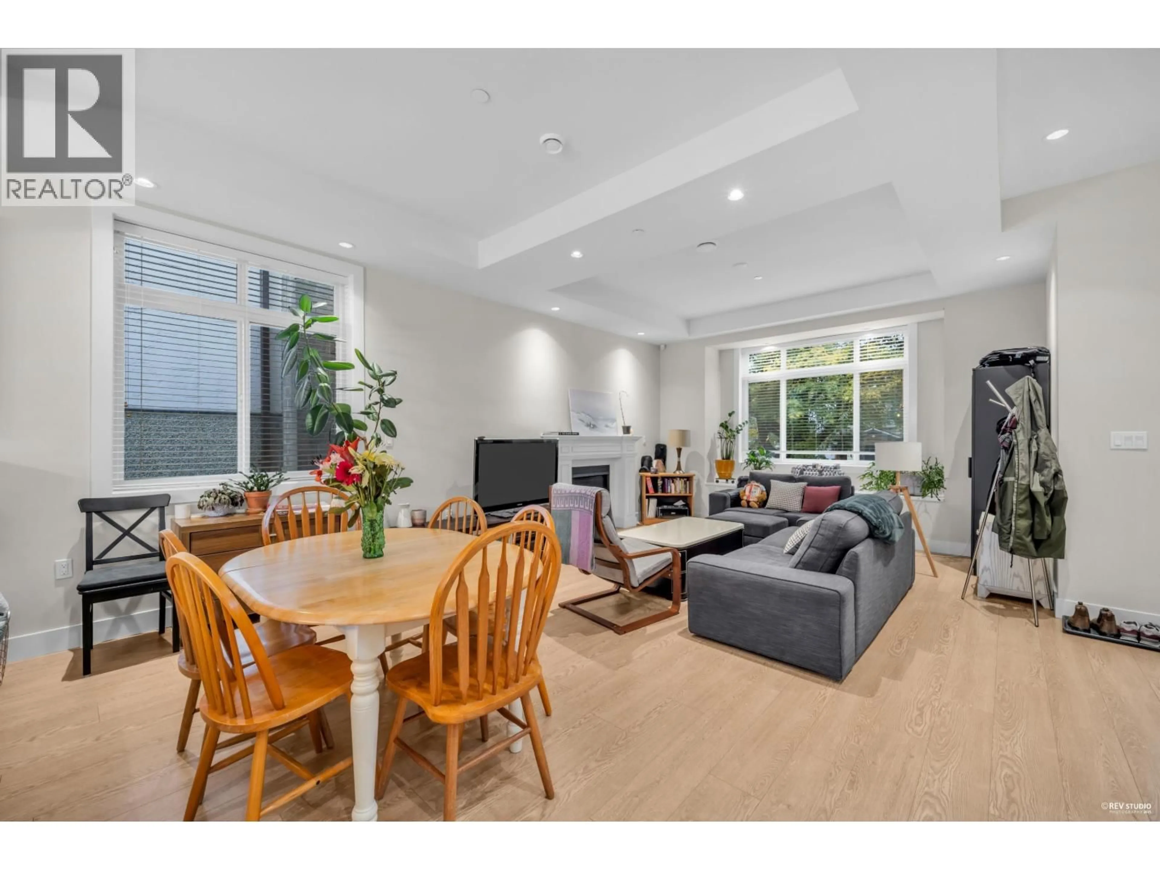 Living room with furniture, unknown for 4770 LANARK STREET, Vancouver British Columbia V5N3R8