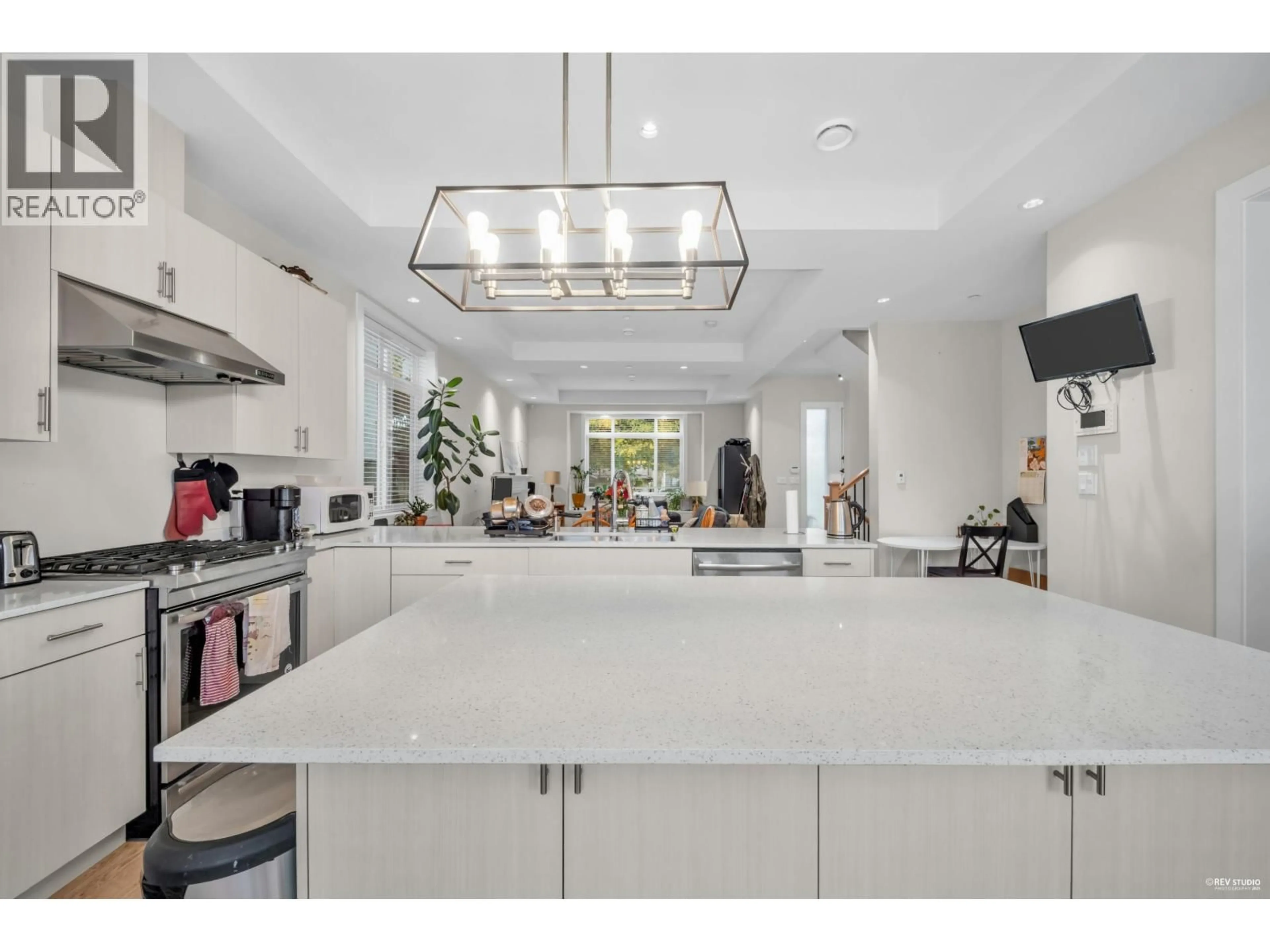 Open concept kitchen, ceramic/tile floor for 4770 LANARK STREET, Vancouver British Columbia V5N3R8